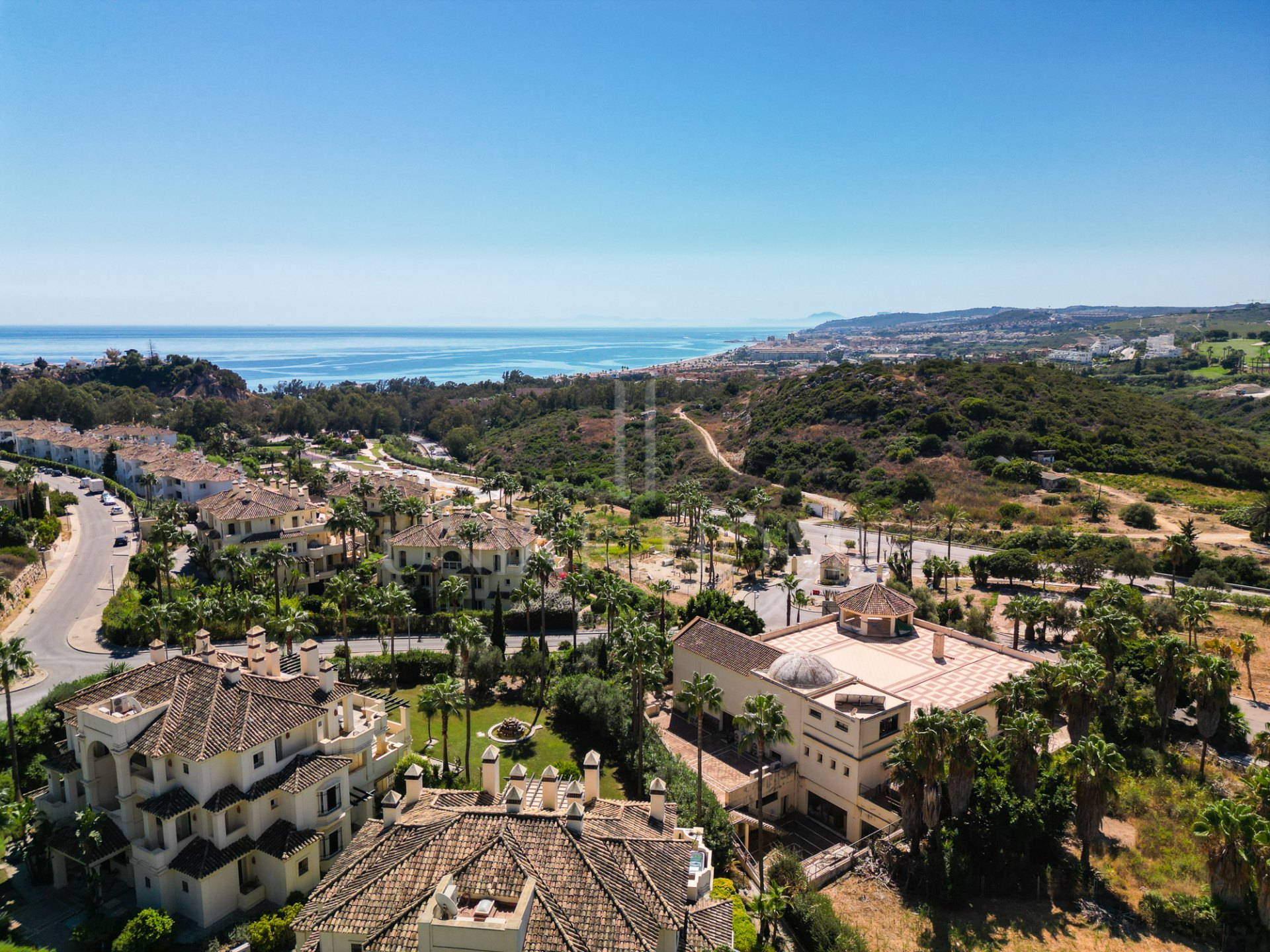 Spectacular southwest-facing two-bedroom apartment in Urb. Majestic Gardens, Casares Costa For sale
