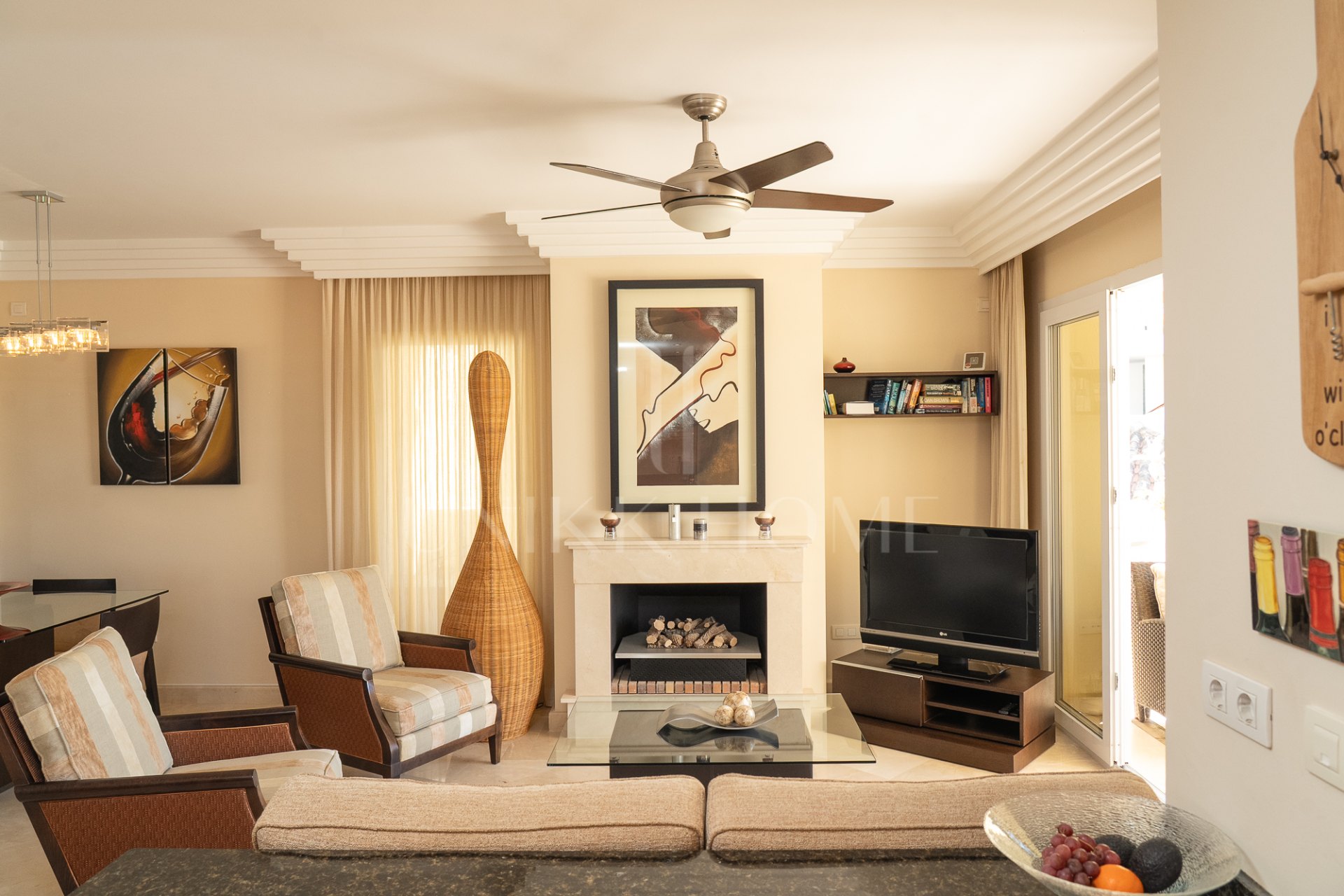 Spectacular southwest-facing two-bedroom apartment in Urb. Majestic Gardens, Casares Costa For sale
