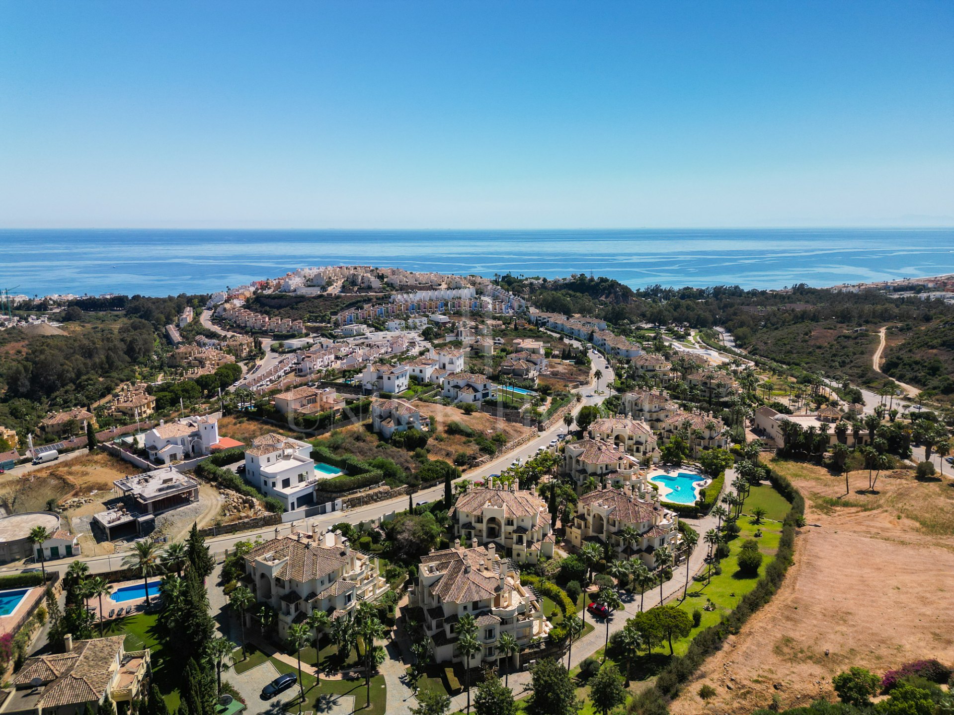 Spectacular southwest-facing two-bedroom apartment in Urb. Majestic Gardens, Casares Costa For sale