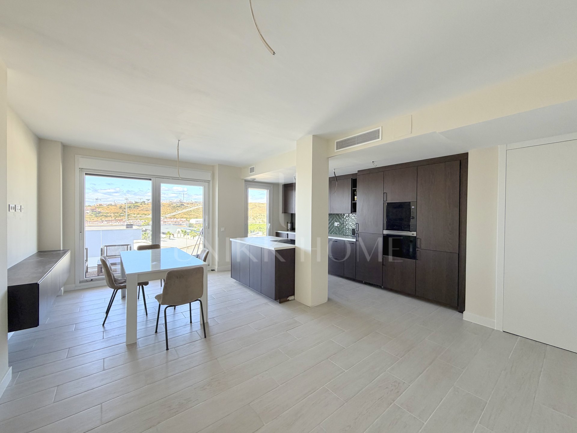 New Three-Bedroom Apartment in Estepona with Panoramic Views