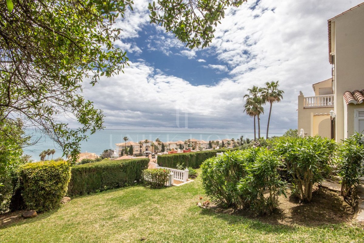 Villa en venta en Buenas Noches, Estepona Oeste