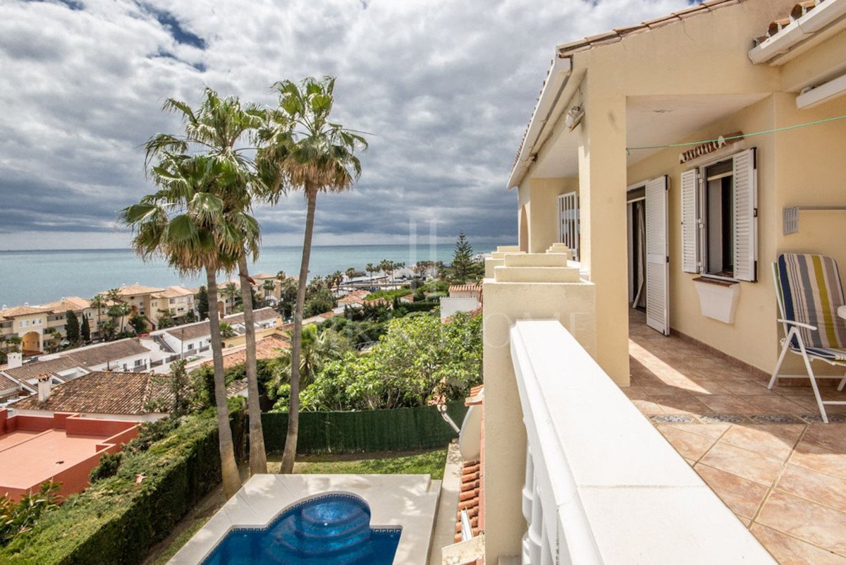 Villa en venta en Buenas Noches, Estepona Oeste