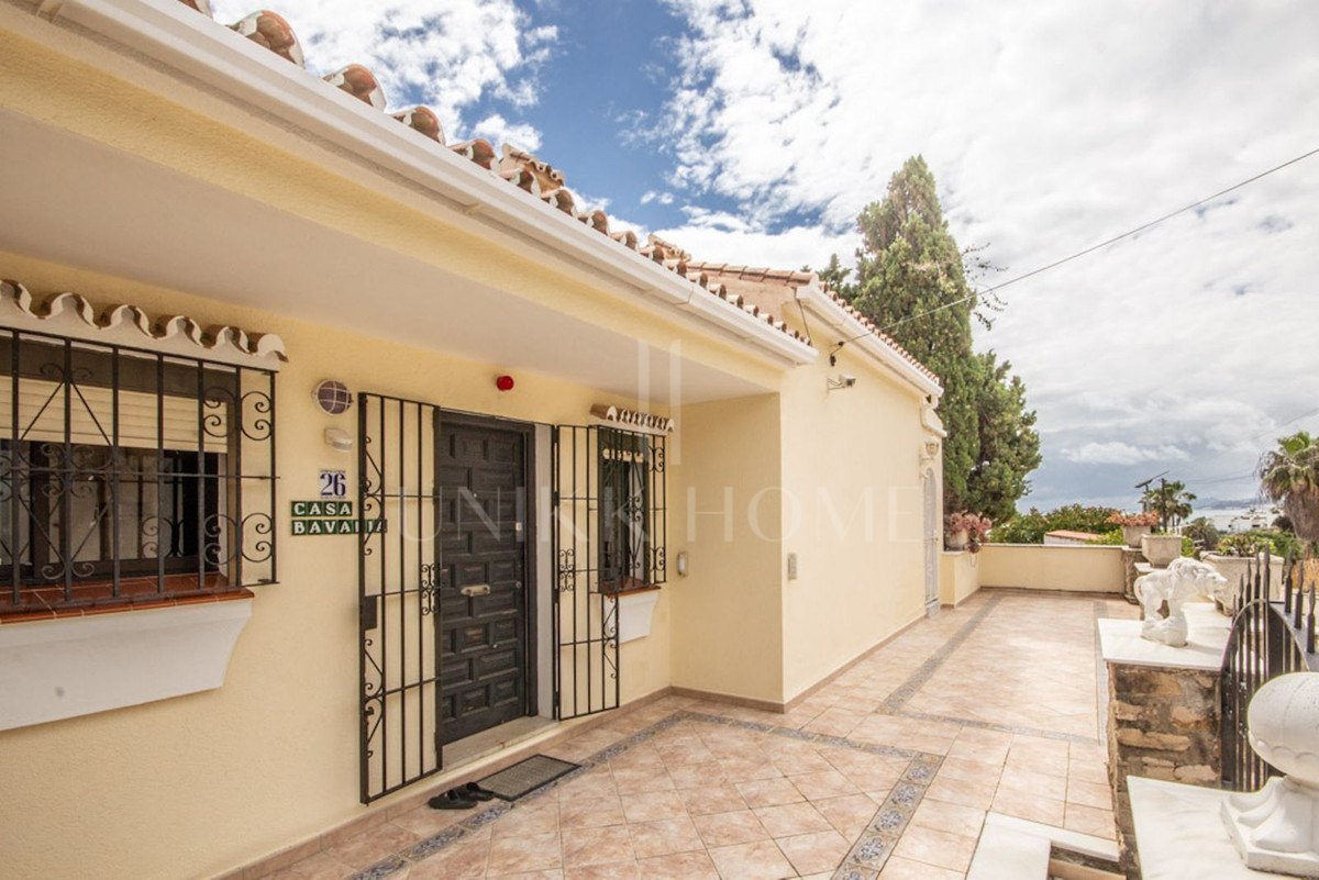 Villa en venta en Buenas Noches, Estepona Oeste