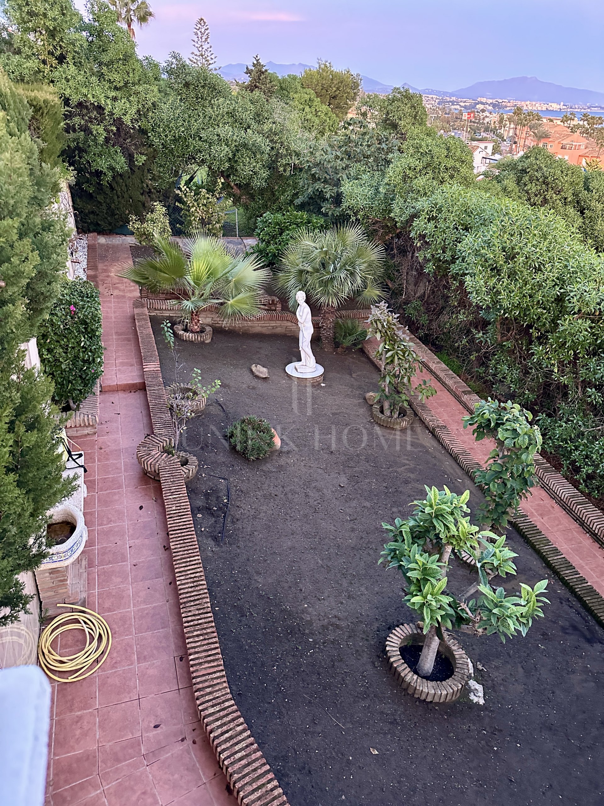 Villa en venta en Buenas Noches, Estepona Oeste
