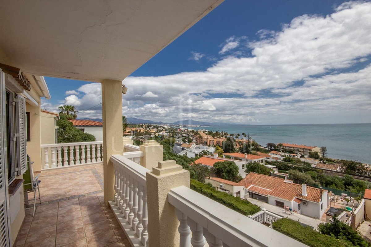 Villa en venta en Buenas Noches, Estepona Oeste
