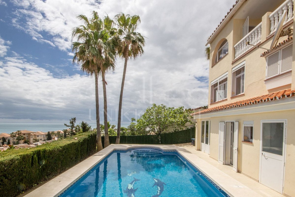 Villa en venta en Buenas Noches, Estepona Oeste