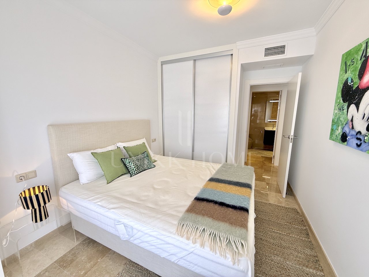 Elegant Three-Bedroom Apartment with Panoramic Views in La Mairena, Marbella East