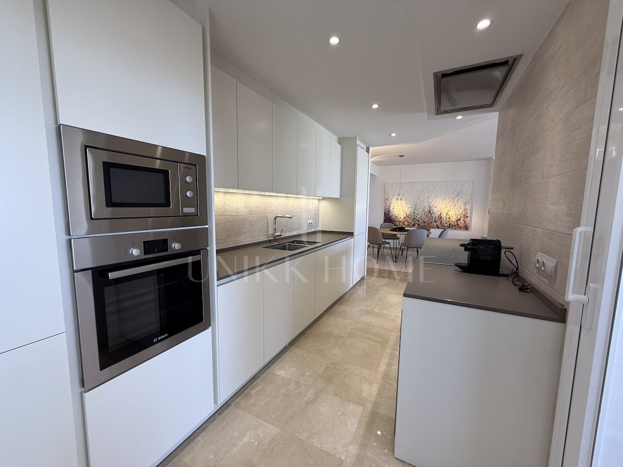 Elegant Three-Bedroom Apartment with Panoramic Views in La Mairena, Marbella East