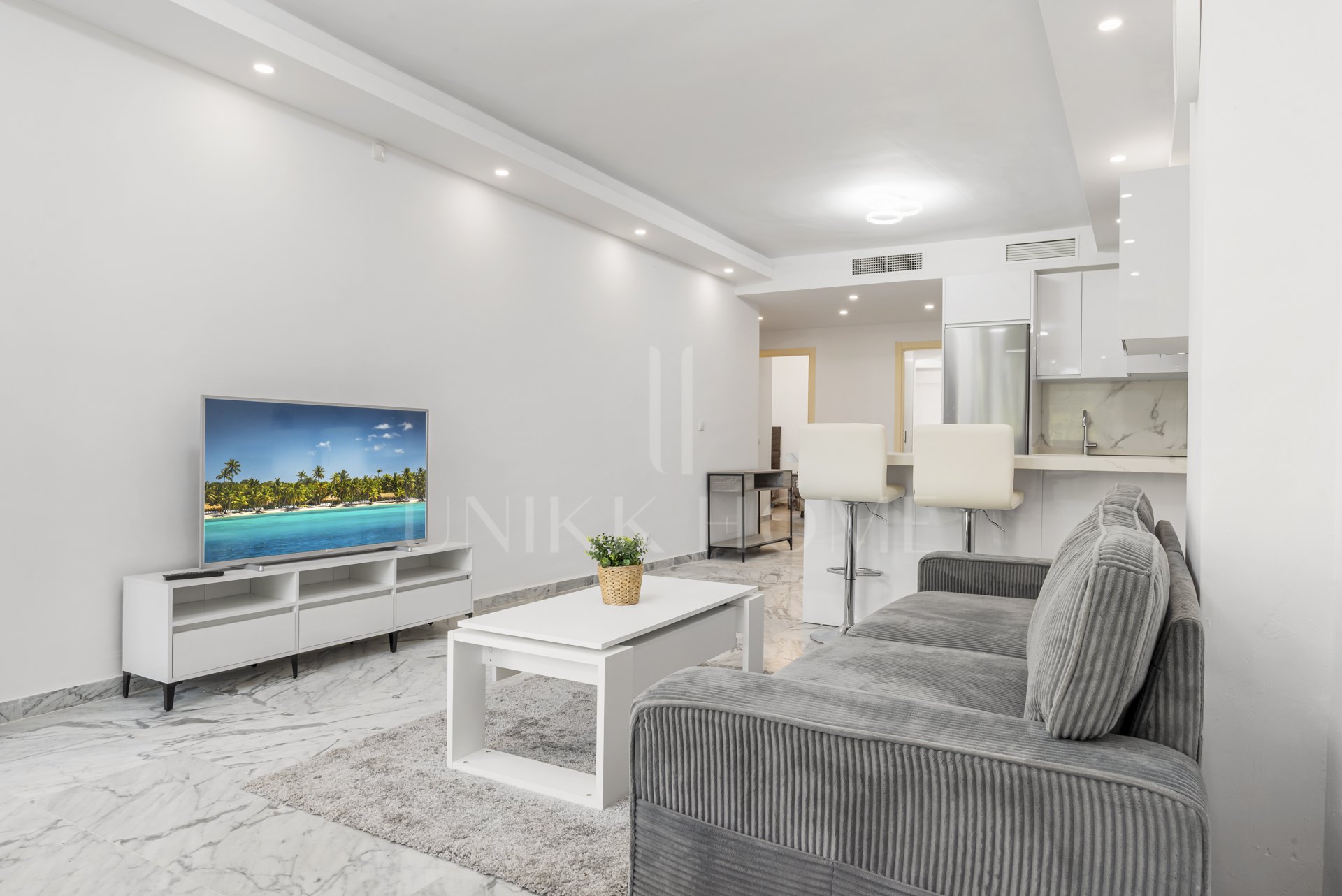 Elegante apartamento en planta baja con jardín privado en Bahía de Marbella