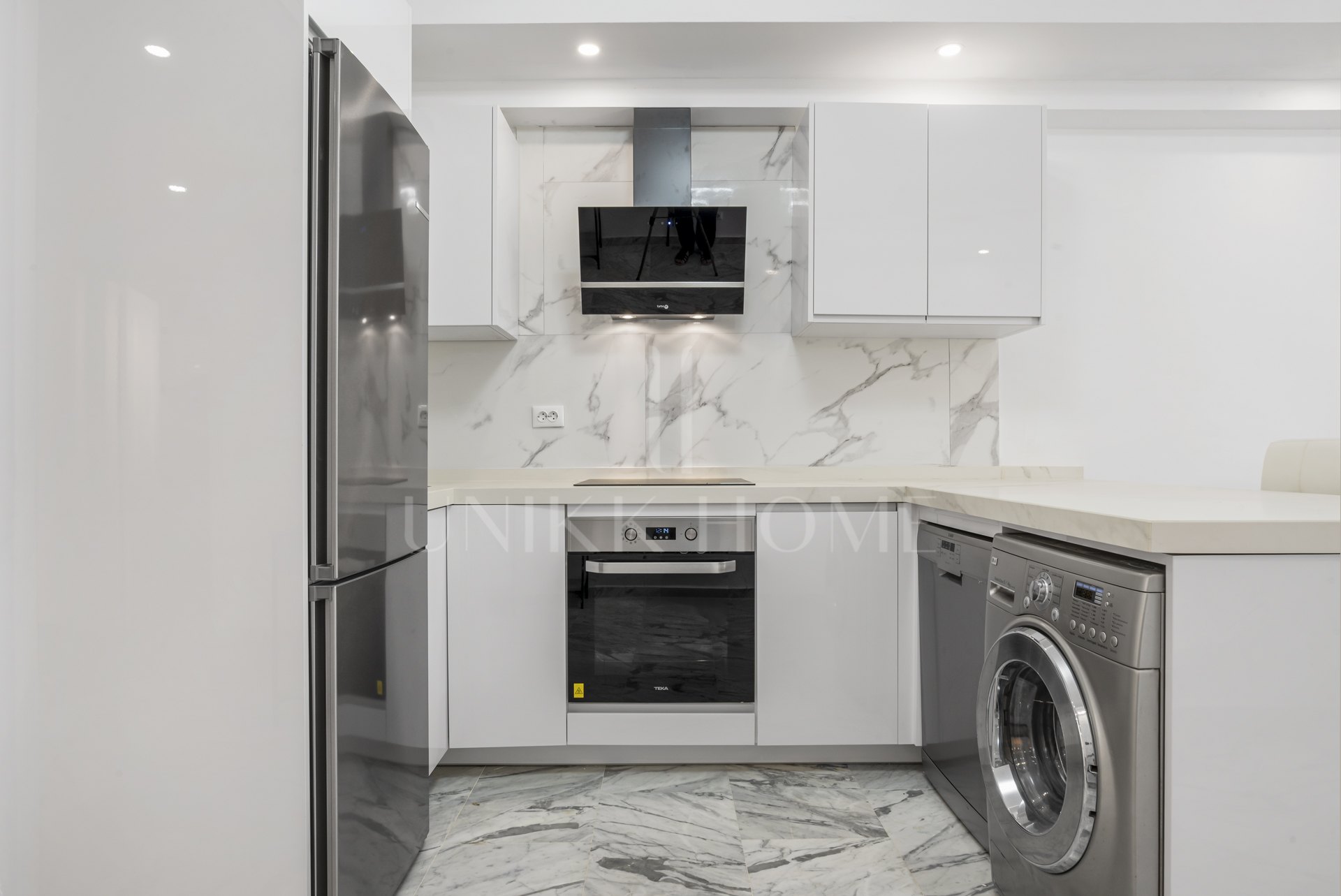 Elegante apartamento en planta baja con jardín privado en Bahía de Marbella