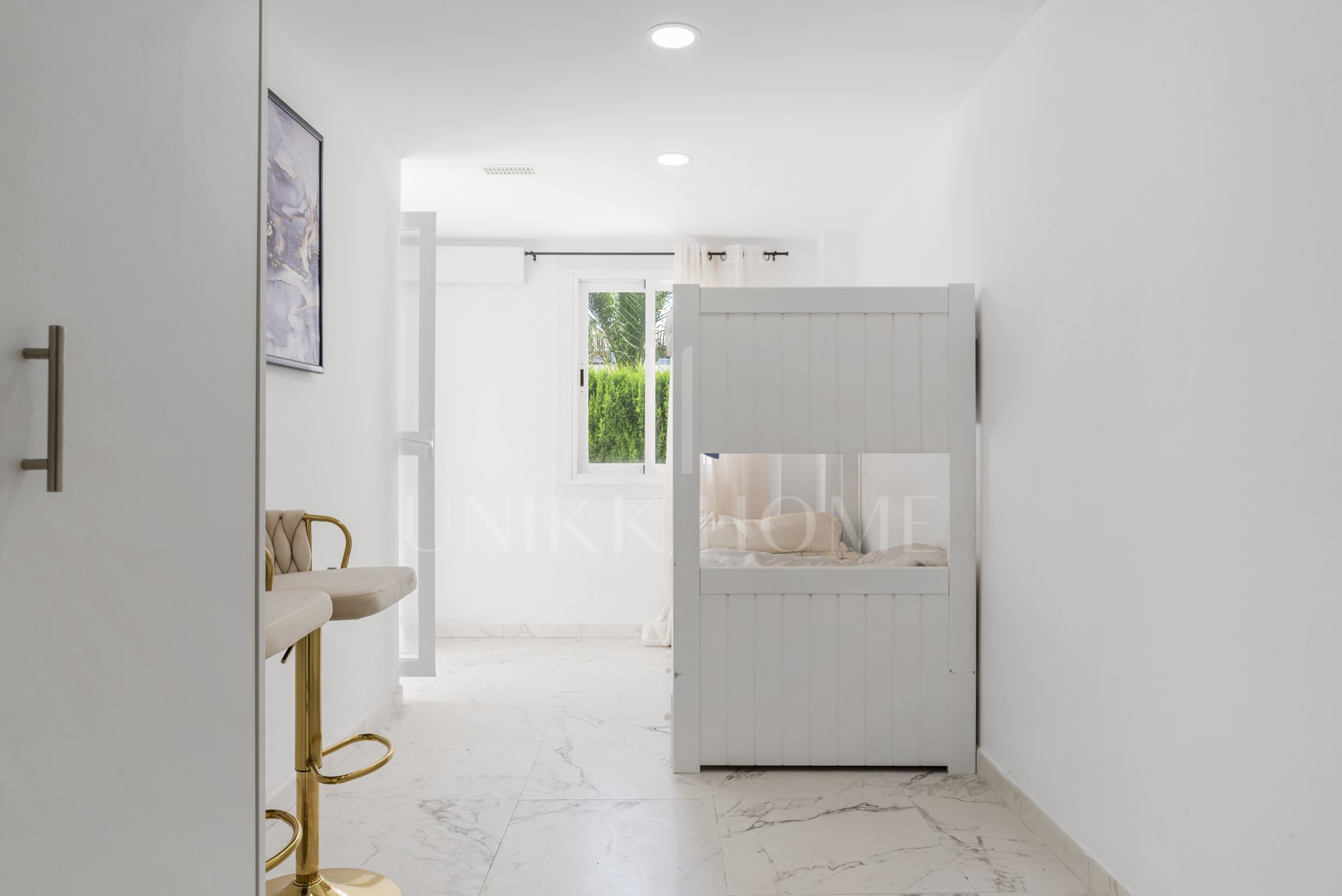 Elegante apartamento en planta baja con jardín privado en Bahía de Marbella