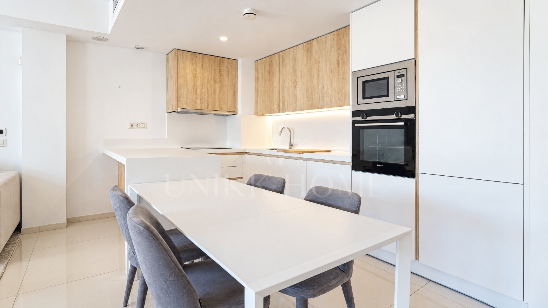 Elegant 3-Bedroom Apartment with Private Garden in Terrazas de Atalaya, Estepona