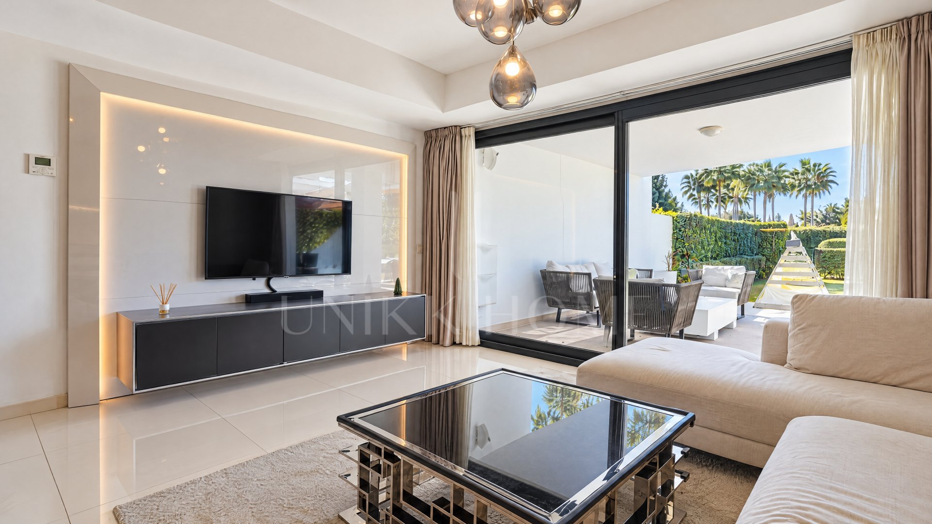 Elegant 3-Bedroom Apartment with Private Garden in Terrazas de Atalaya, Estepona
