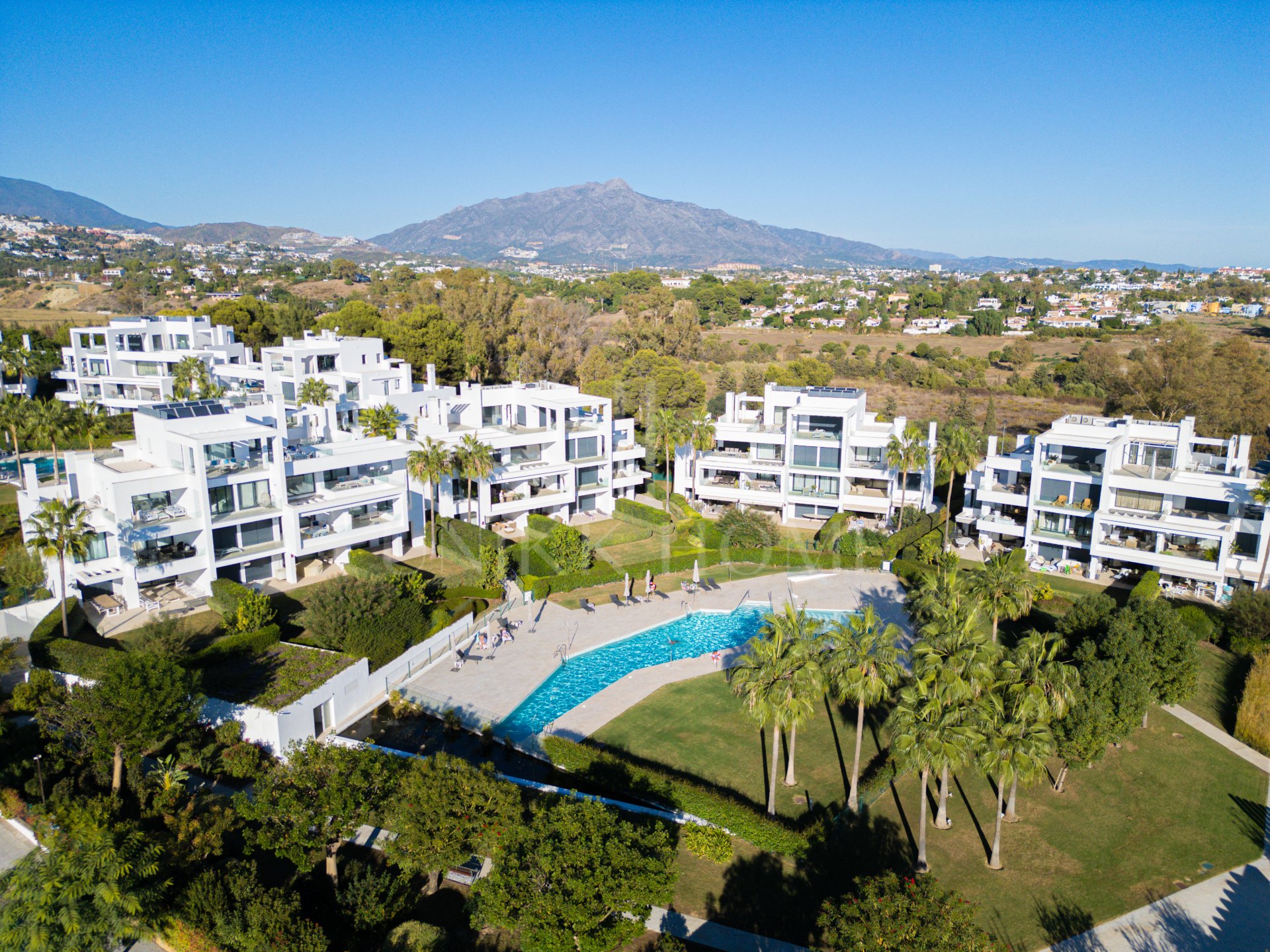 Elegant 3-Bedroom Apartment with Private Garden in Terrazas de Atalaya, Estepona