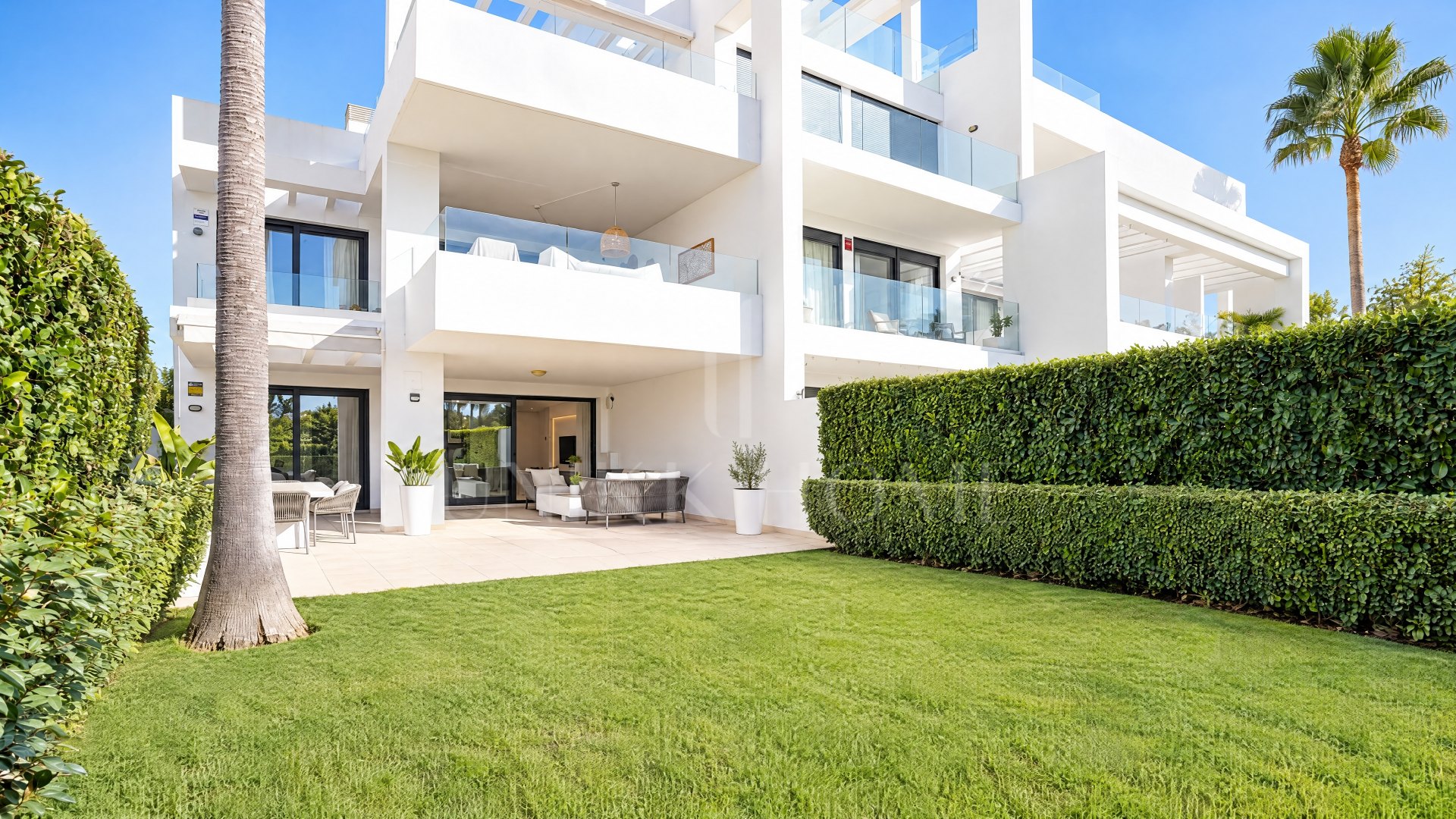 Elegant 3-Bedroom Apartment with Private Garden in Terrazas de Atalaya, Estepona