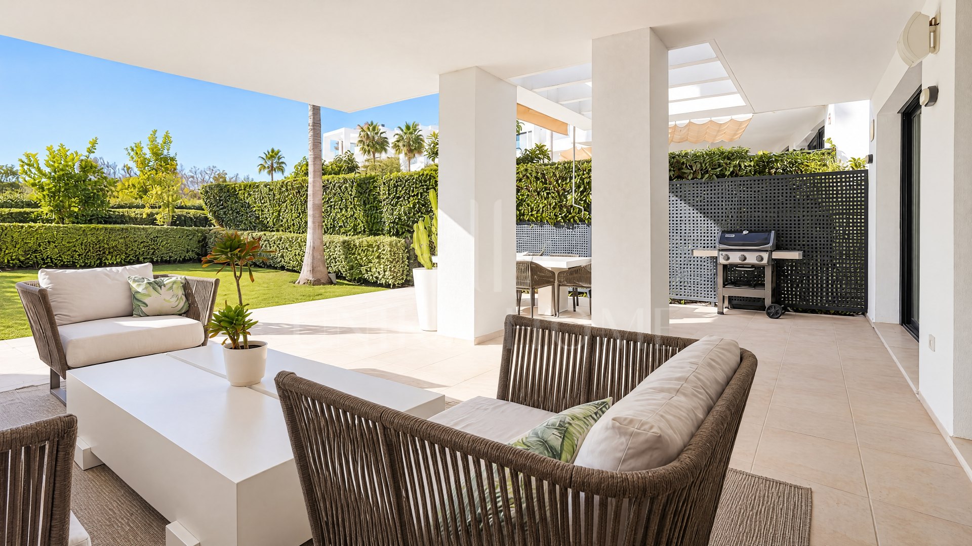 Elegant 3-Bedroom Apartment with Private Garden in Terrazas de Atalaya, Estepona