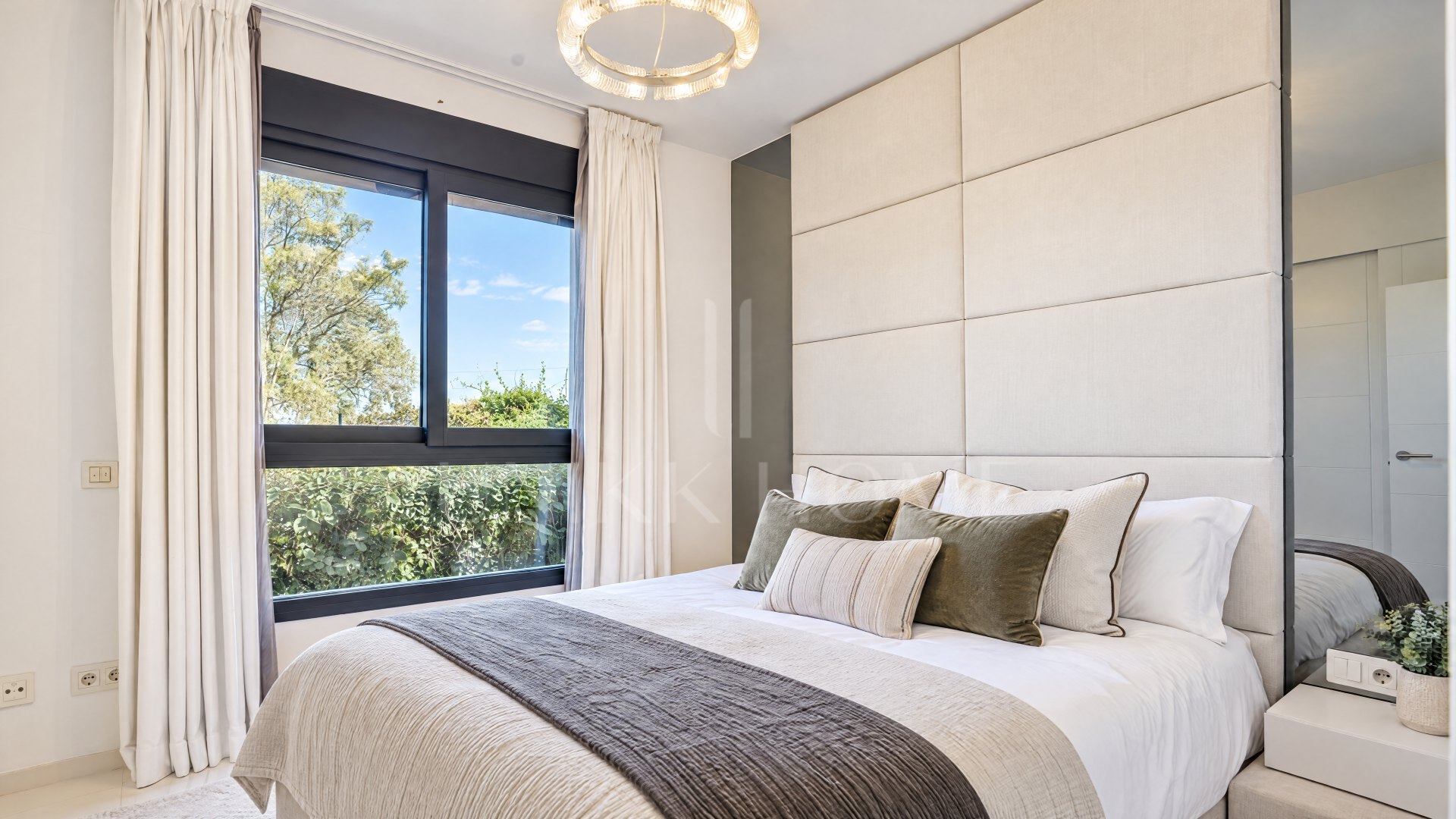 Elegant 3-Bedroom Apartment with Private Garden in Terrazas de Atalaya, Estepona