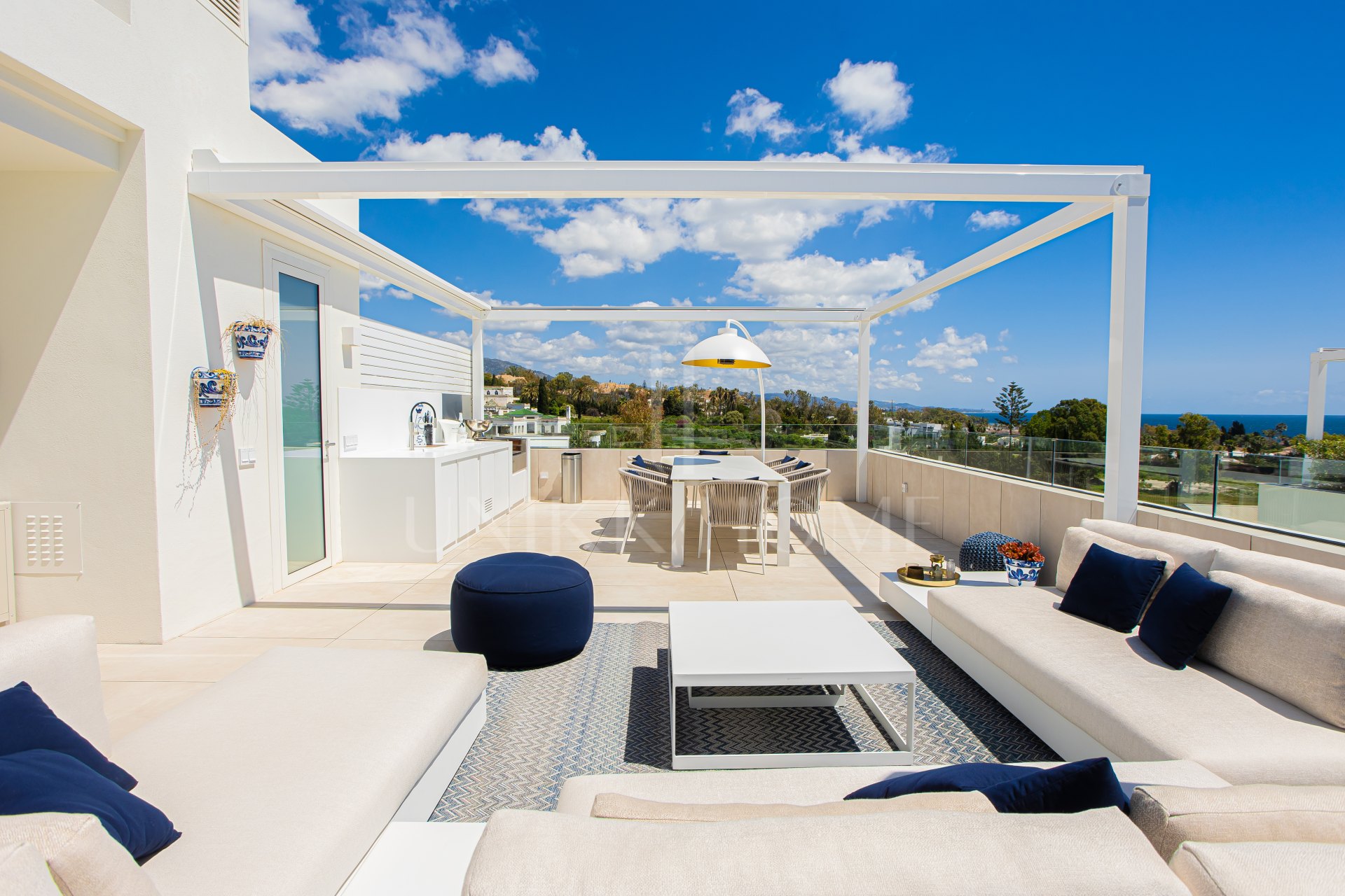 Ático de lujo con piscina privada en la azotea en Benalús, Marbella