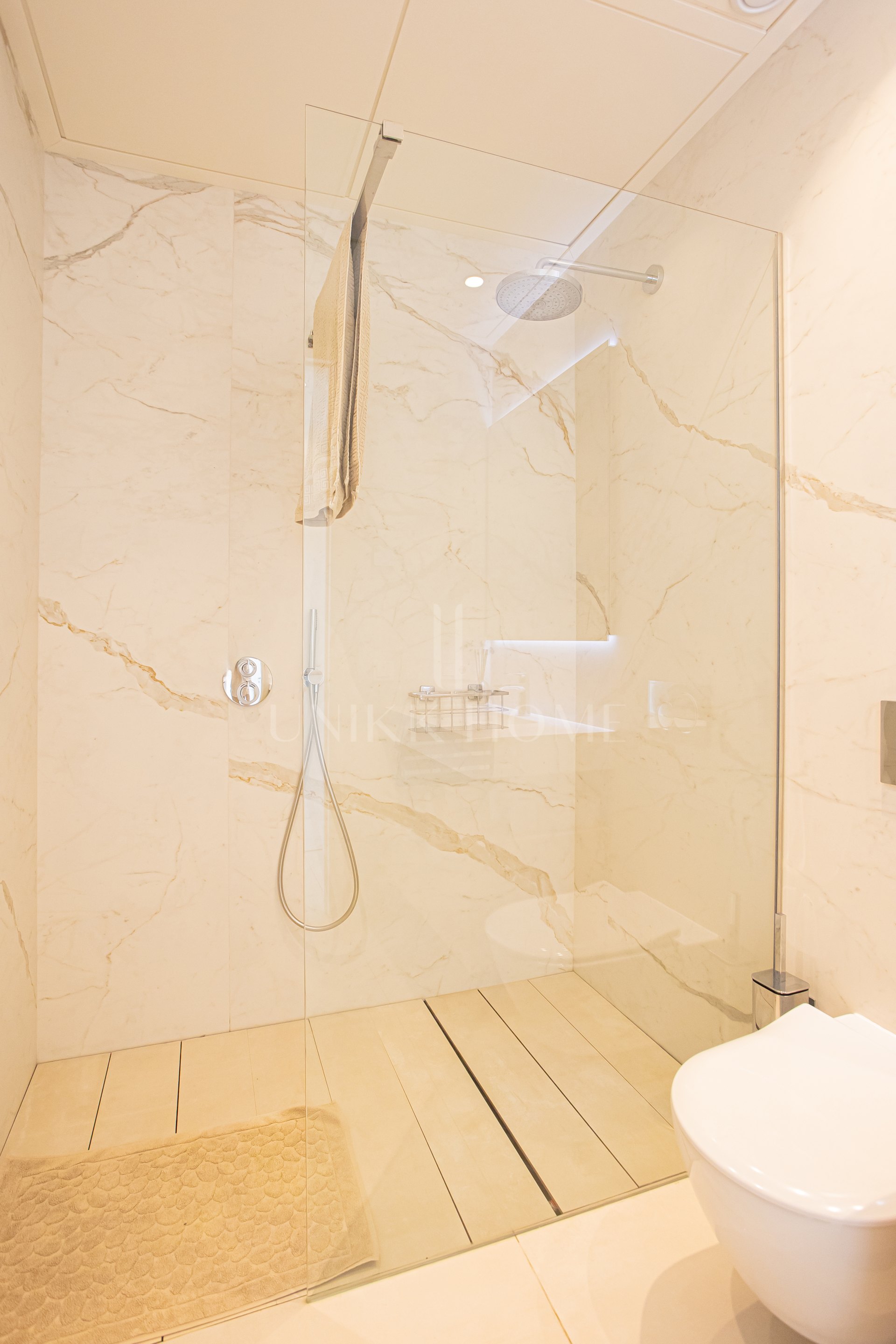 Ático de lujo con piscina privada en la azotea en Benalús, Marbella