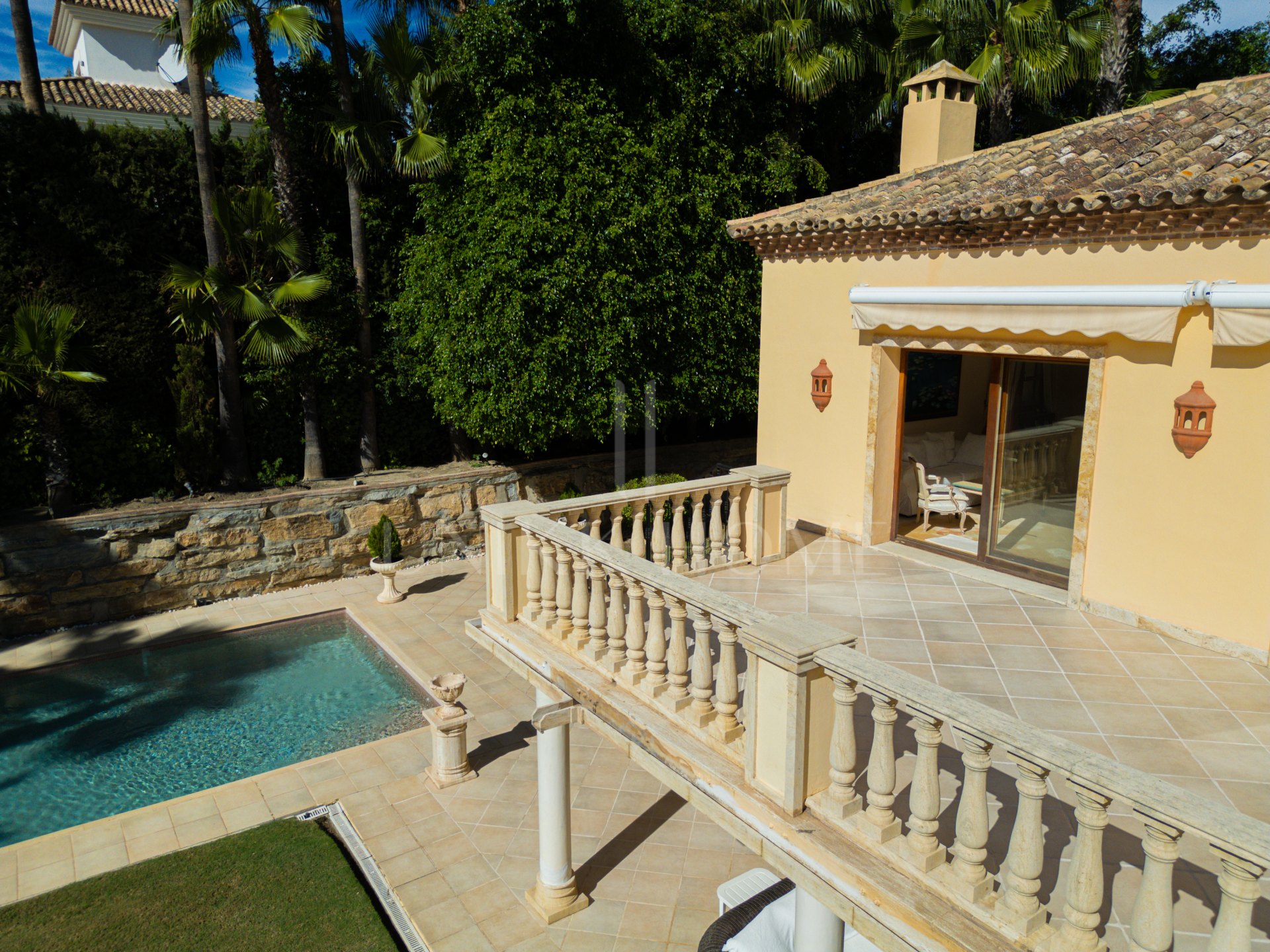 Elegante villa mediterránea con piscina privada en Nueva Andalucía, Marbella