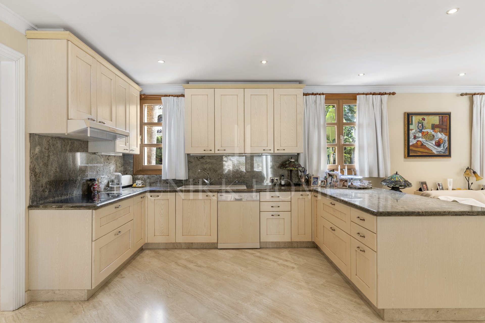 Elegante villa mediterránea con piscina privada en Nueva Andalucía, Marbella