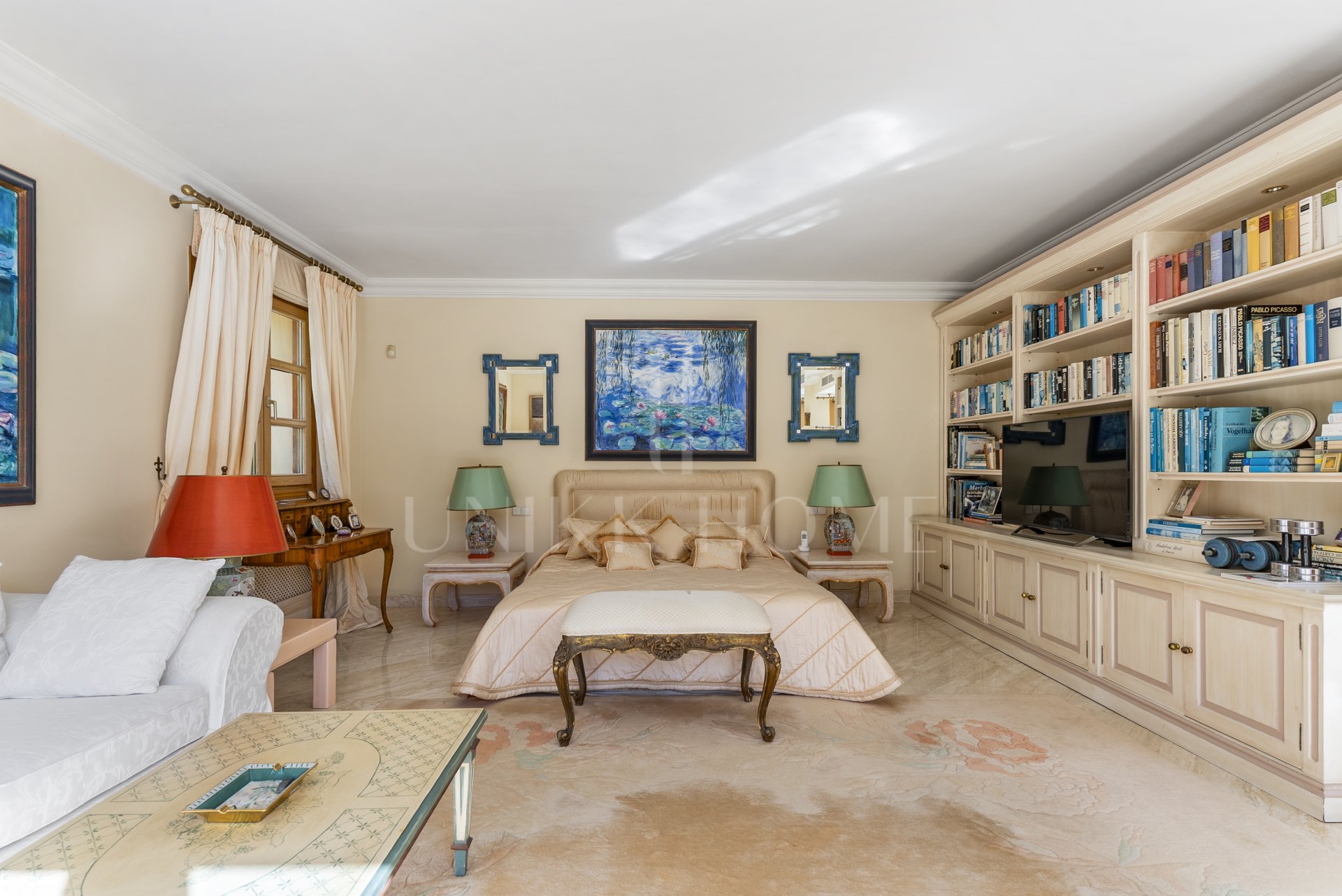 Elegante villa mediterránea con piscina privada en Nueva Andalucía, Marbella