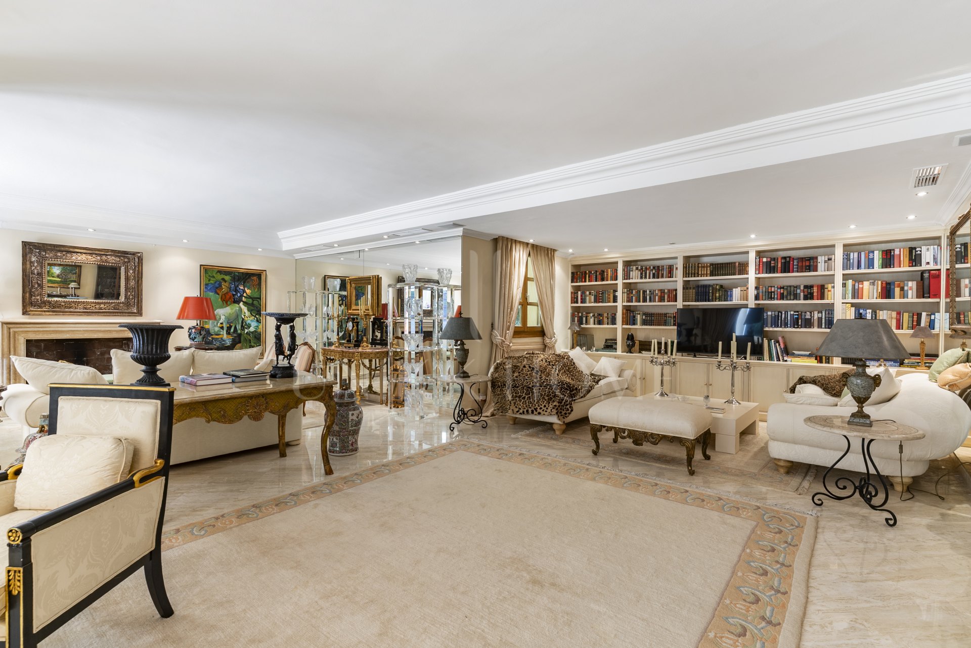 Elegante villa mediterránea con piscina privada en Nueva Andalucía, Marbella