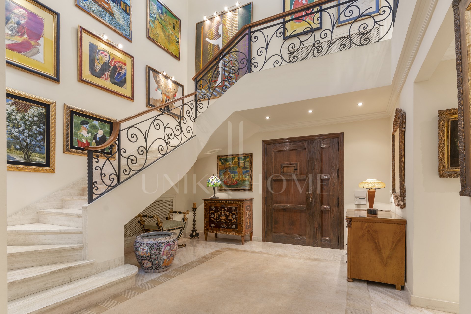Elegante villa mediterránea con piscina privada en Nueva Andalucía, Marbella