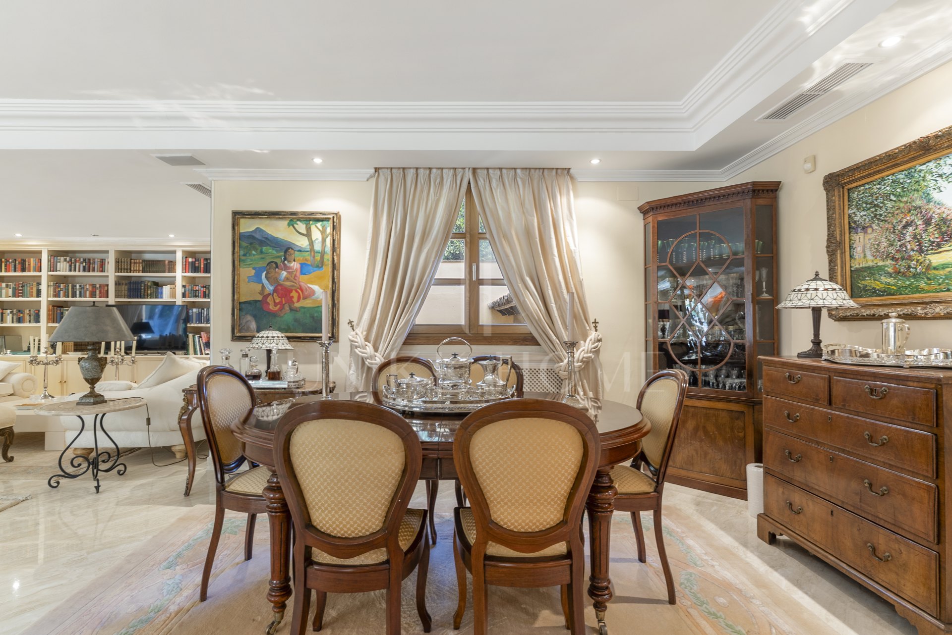 Elegante villa mediterránea con piscina privada en Nueva Andalucía, Marbella