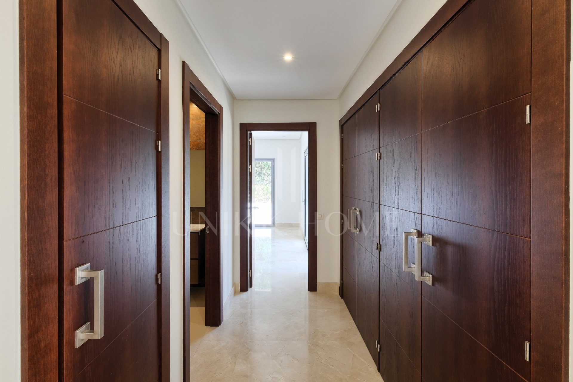 Modern 4-Bedroom Villa with Sea & Mountain Views, Benahavís