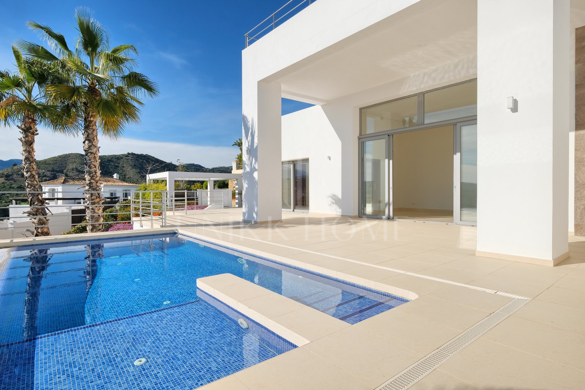 Modern 4-Bedroom Villa with Sea & Mountain Views, Benahavís