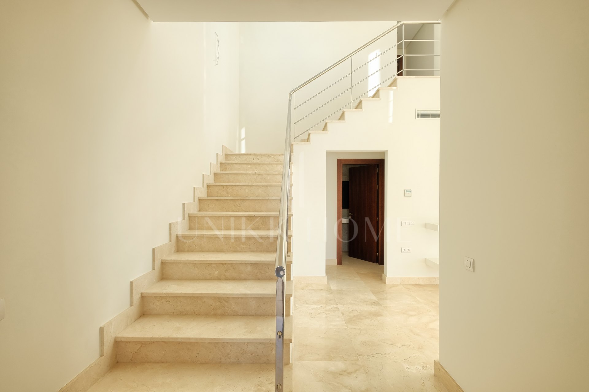 Modern 4-Bedroom Villa with Sea & Mountain Views, Benahavís