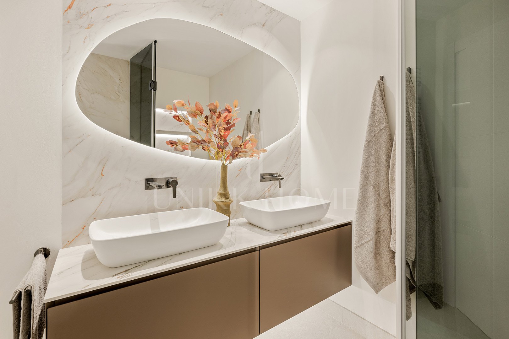 Elegant 3-Bedroom Beachside Apartment on the New Golden Mile