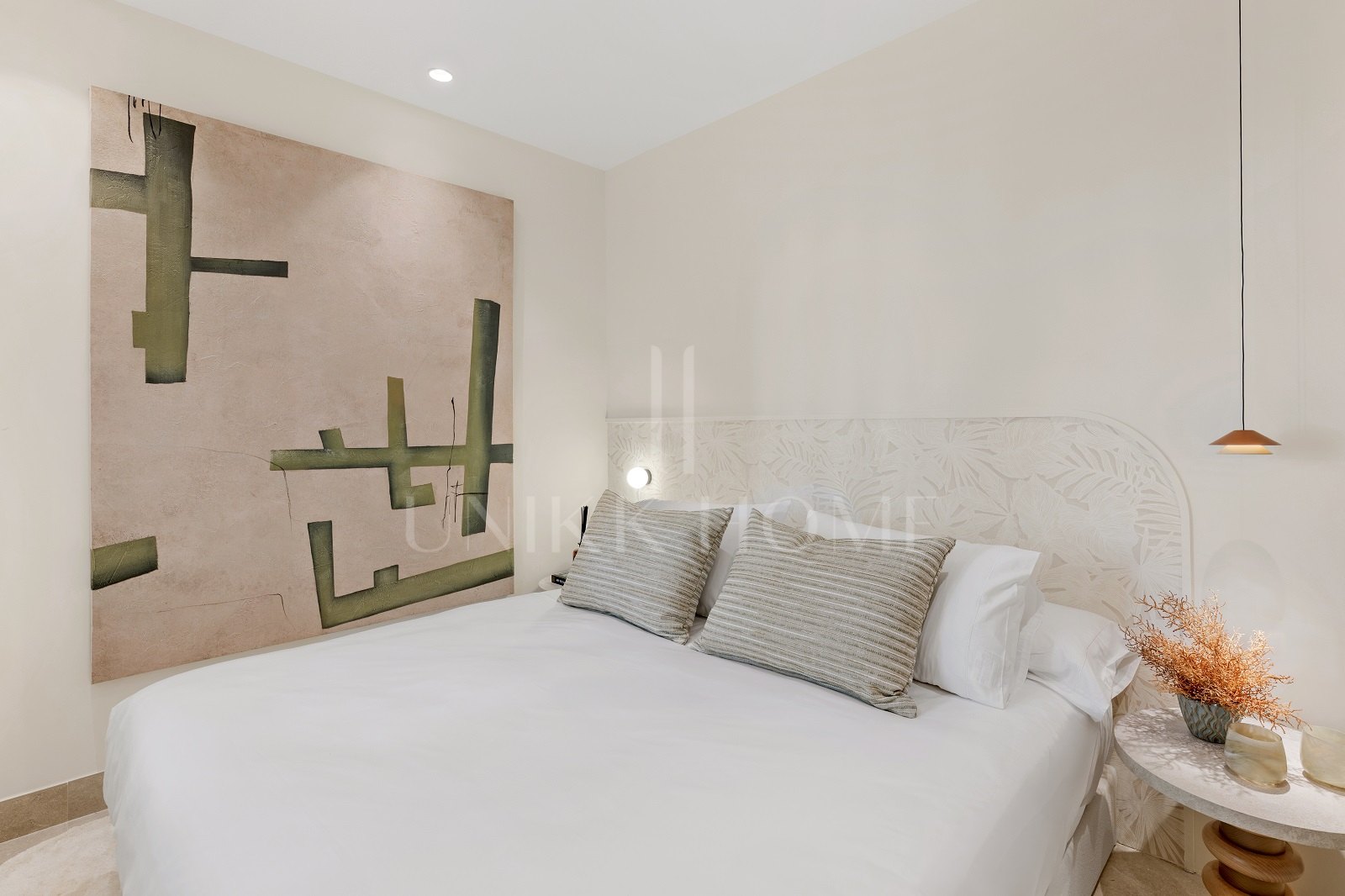 Frontline Beach Apartment with Direct Sea Access