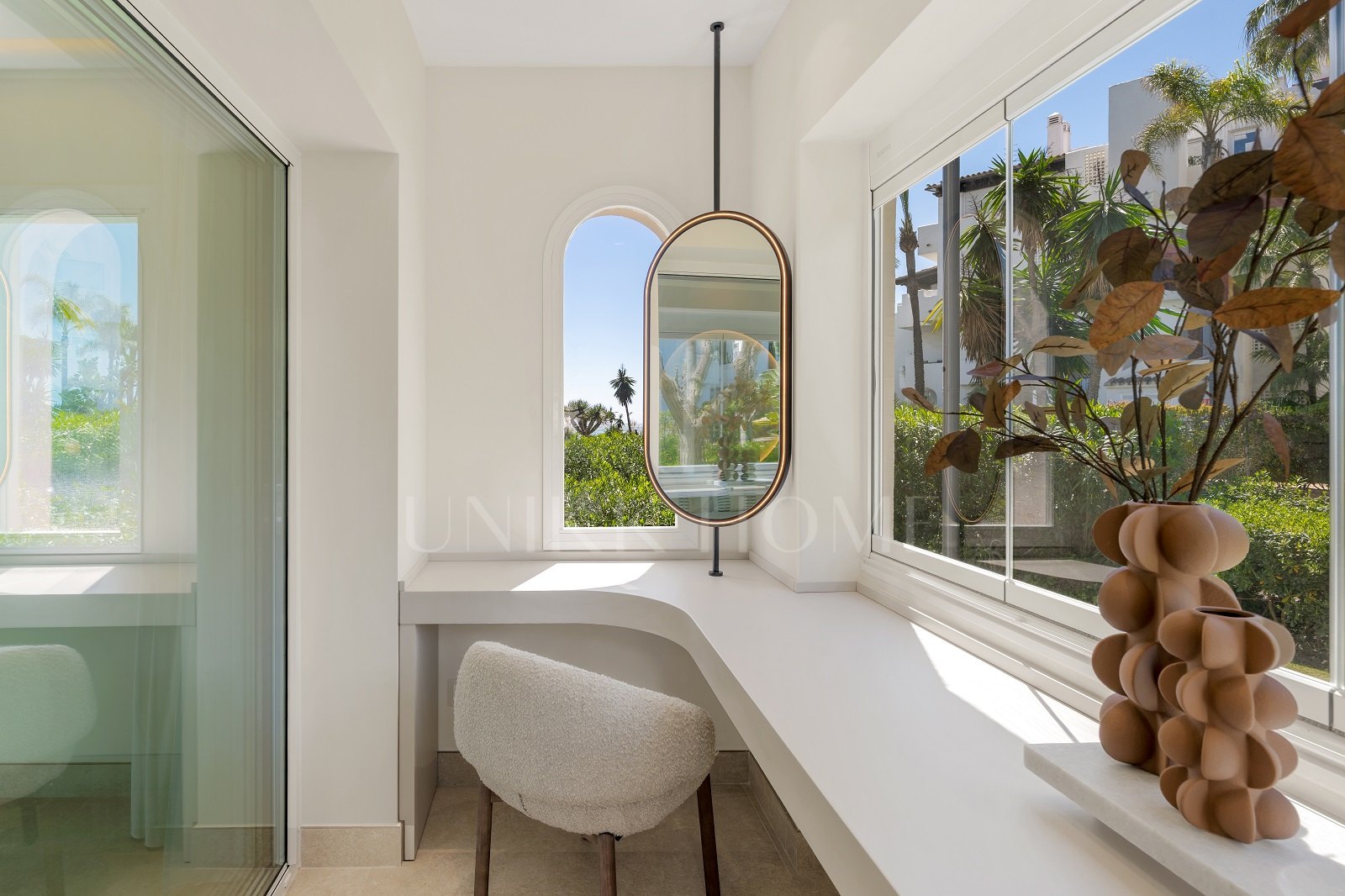 Frontline Beach Apartment with Direct Sea Access