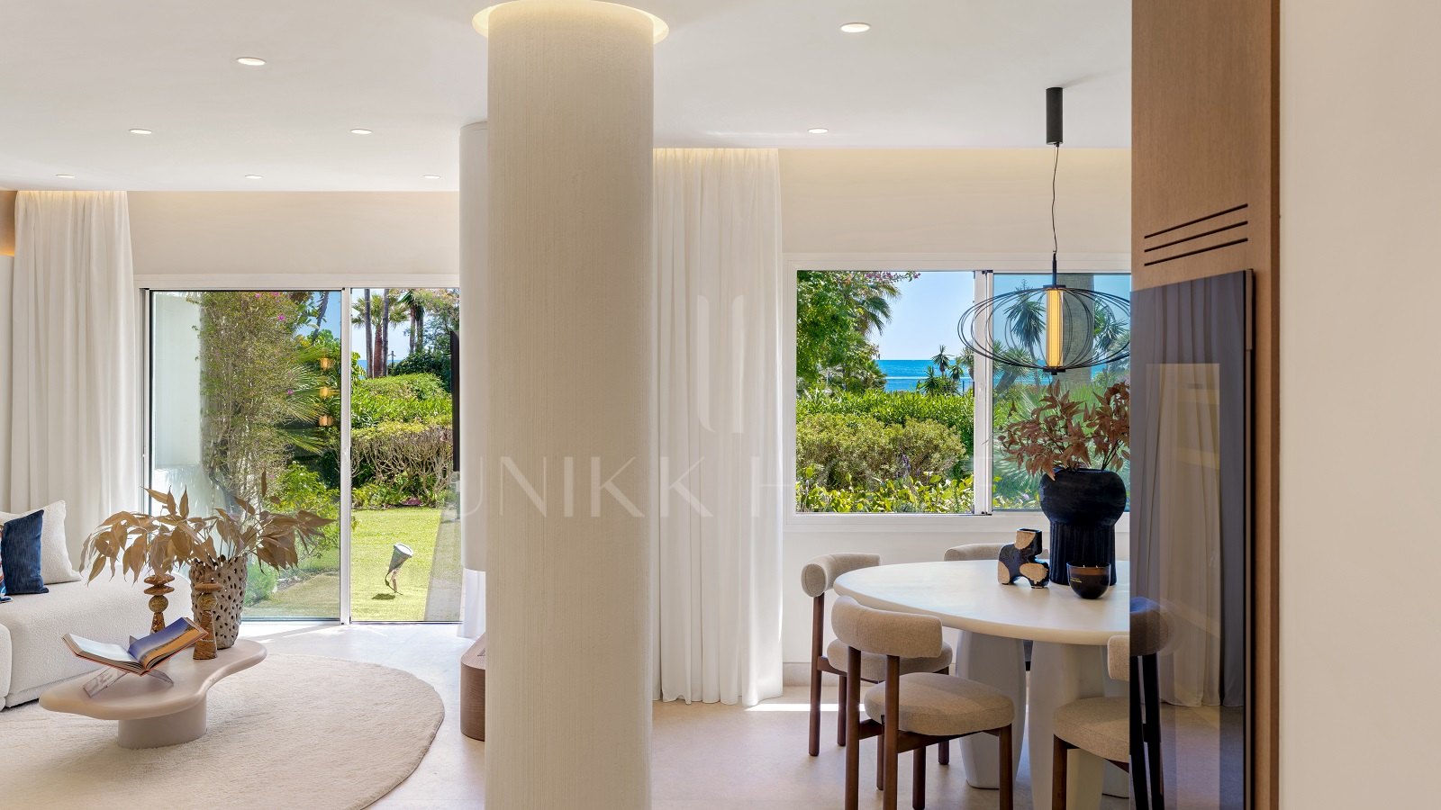 Frontline Beach Apartment with Direct Sea Access