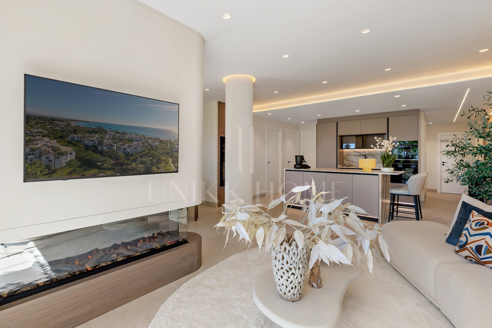 Frontline Beach Apartment with Direct Sea Access