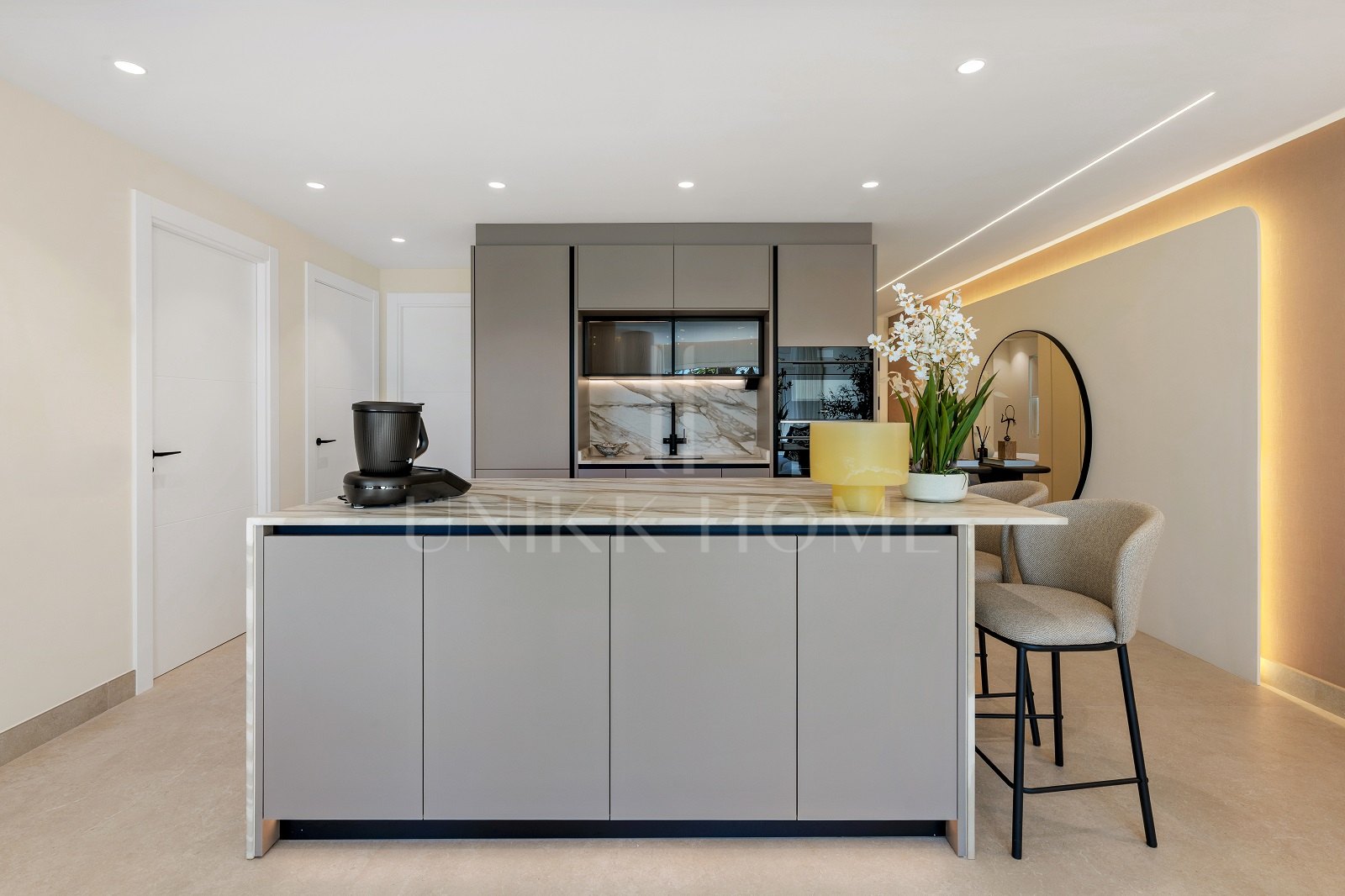 Frontline Beach Apartment with Direct Sea Access