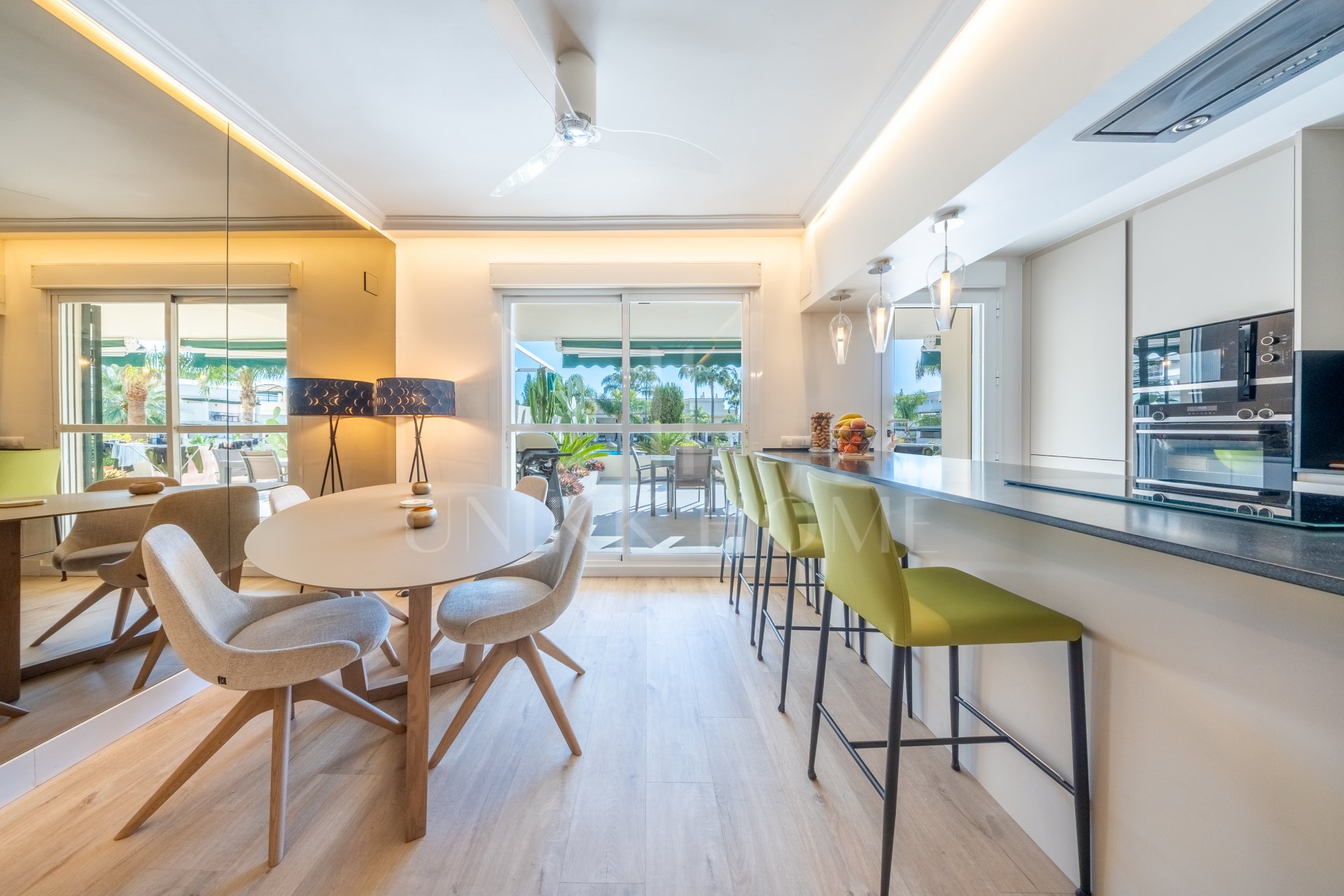 2-Bedroom Apartment with Spacious Terrace, Nueva Andalucía