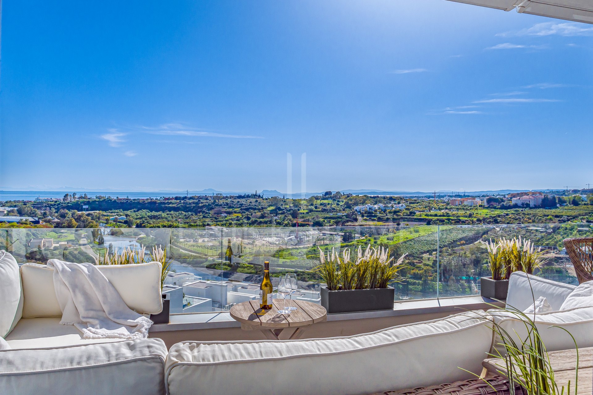 Moderno Apartamento de 3 Dormitorios en Oceana Views, Cancelada