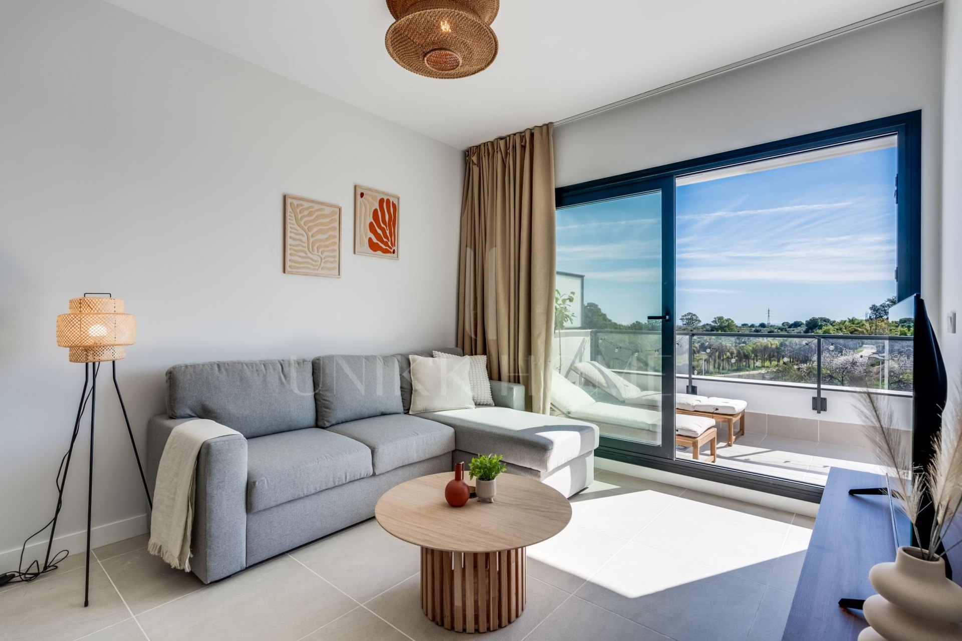 Southwest-Facing 1-Bedroom Apartment in Aranya, Selwo