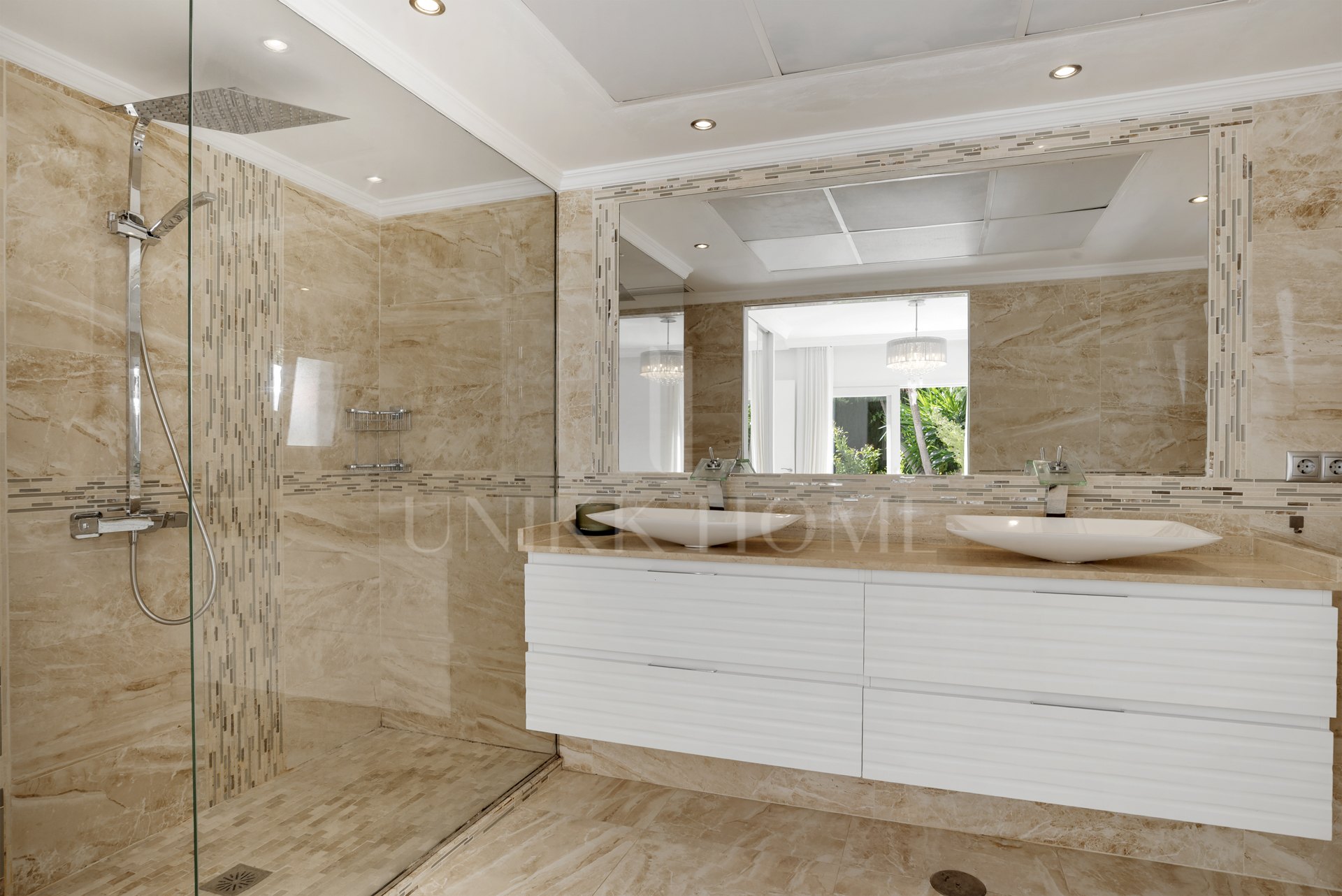 Detached house Elivira