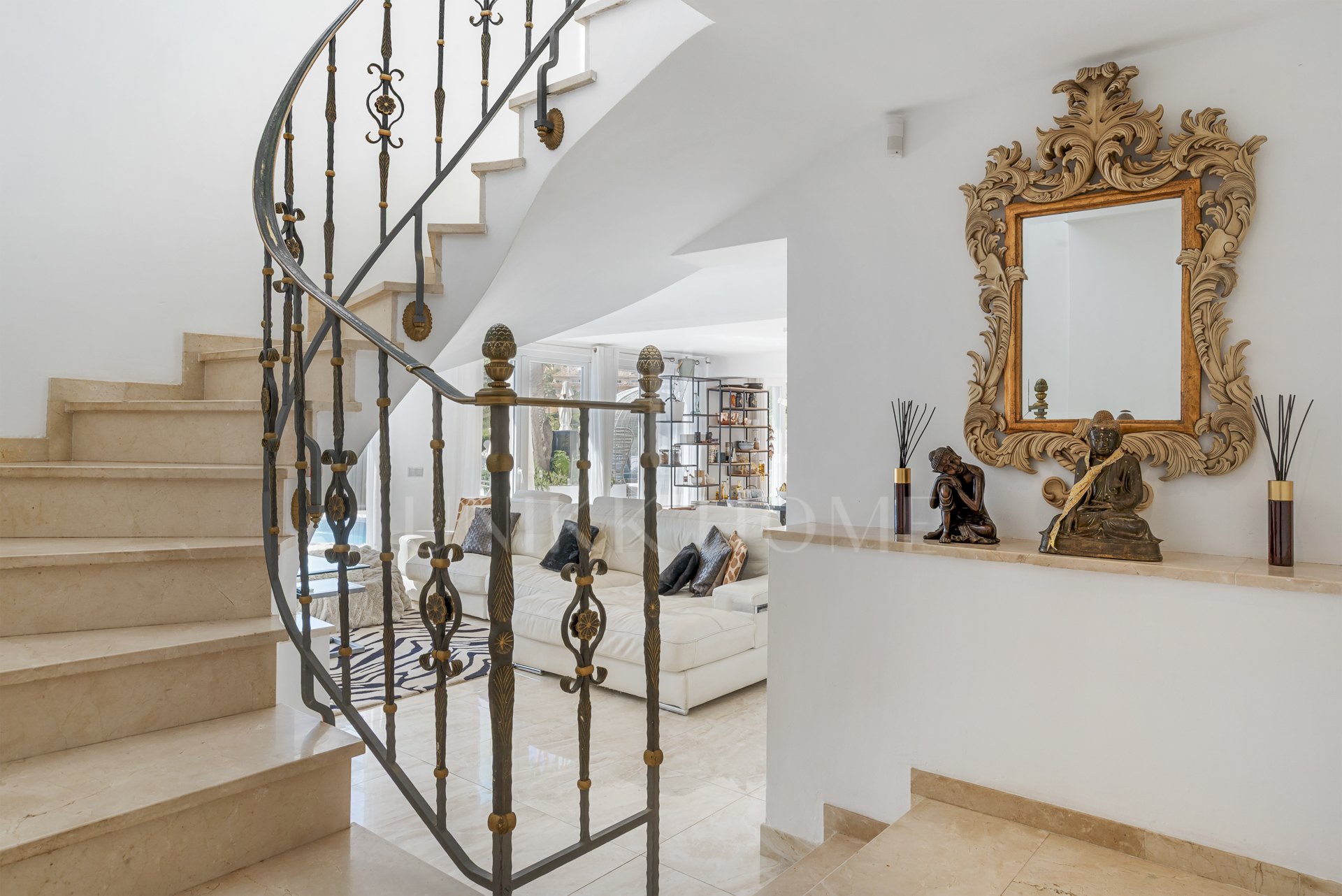 Detached house Elivira