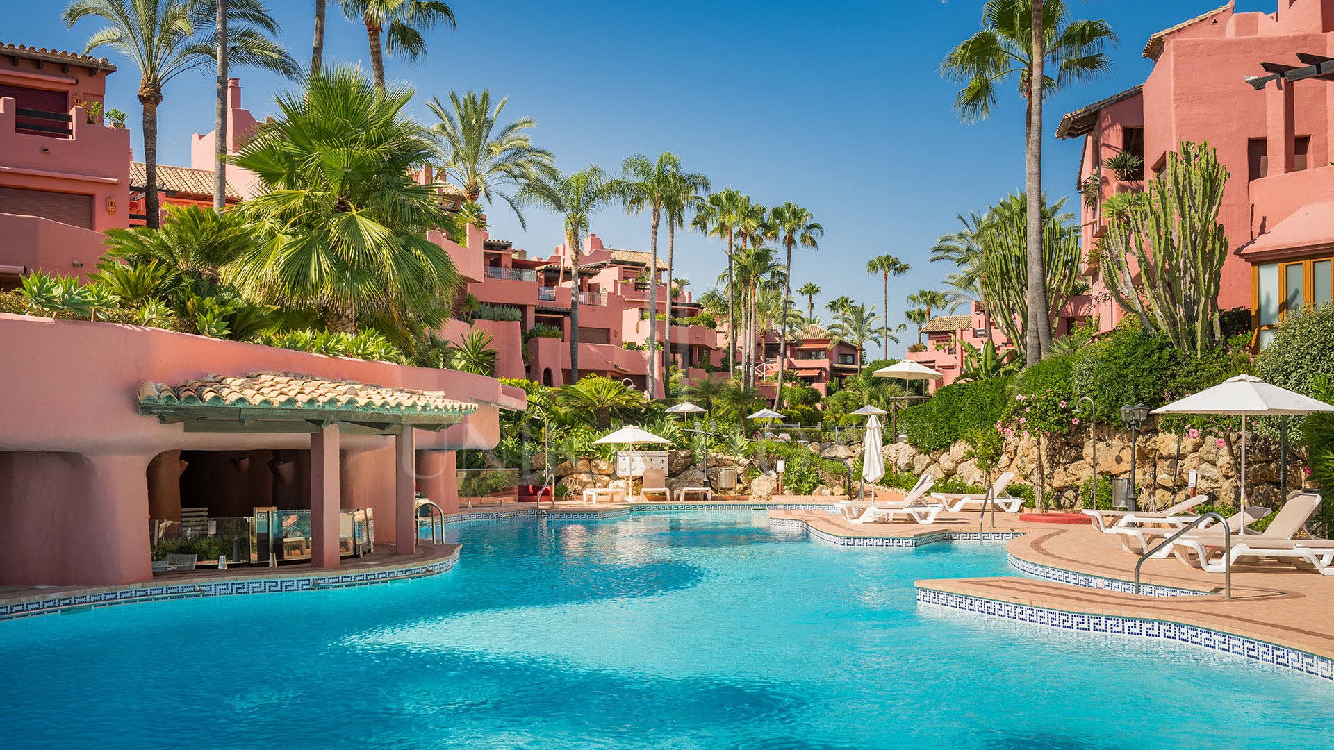 Frontline Beach Luxury Ground-Floor Apartment in Estepona