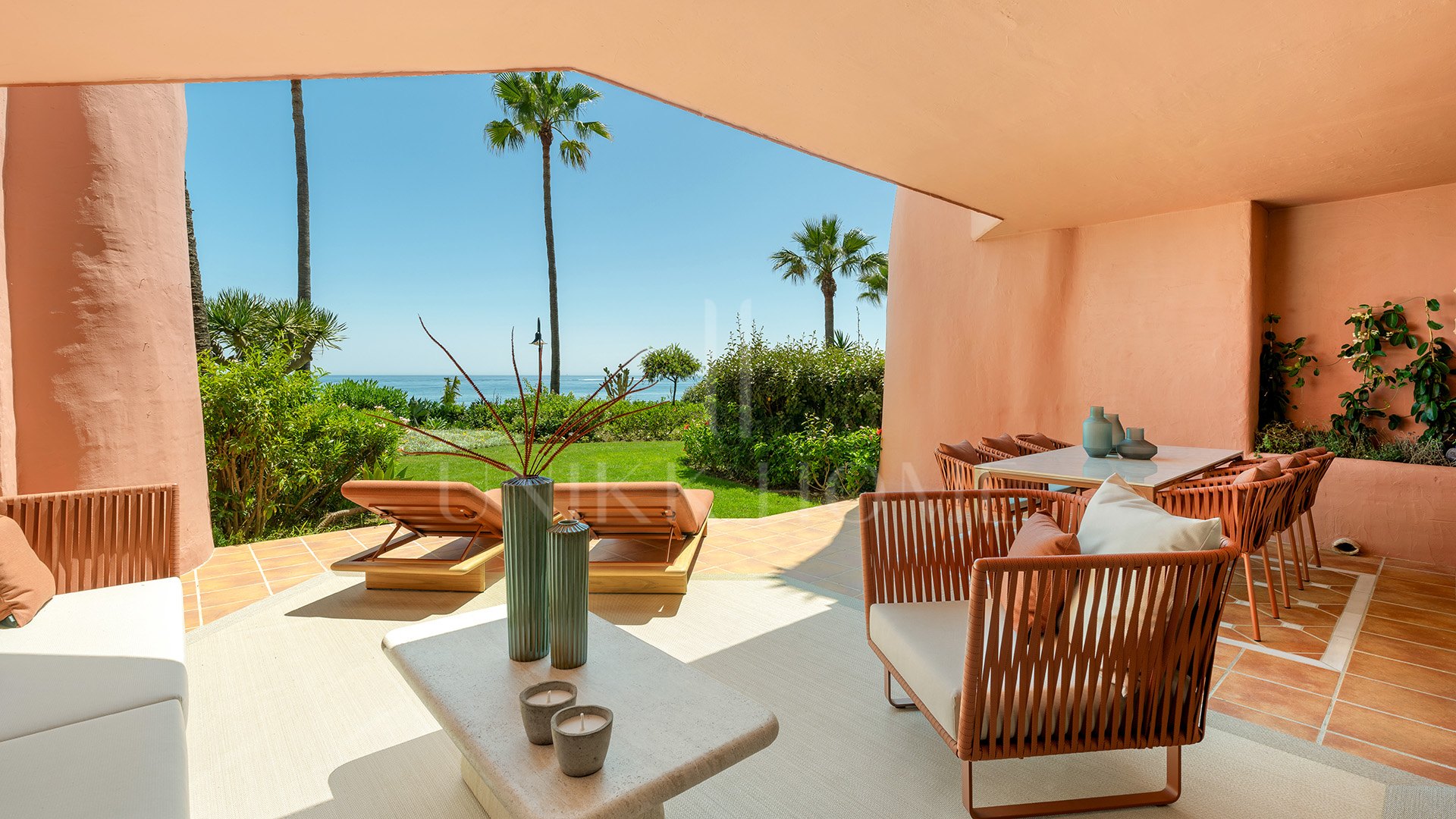 Frontline Beach Luxury Ground-Floor Apartment in Estepona