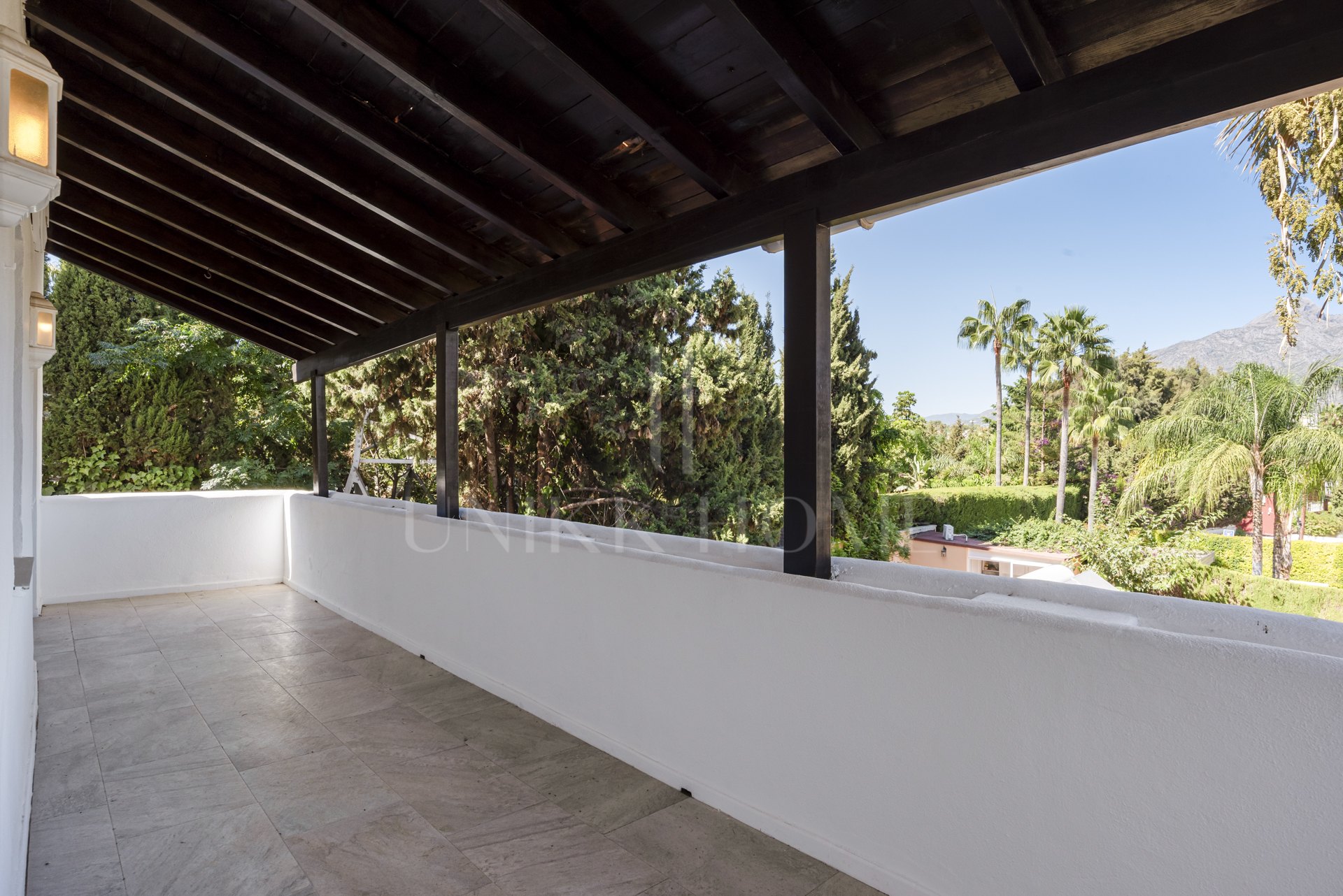 Modern Nueva Andalucía Villa