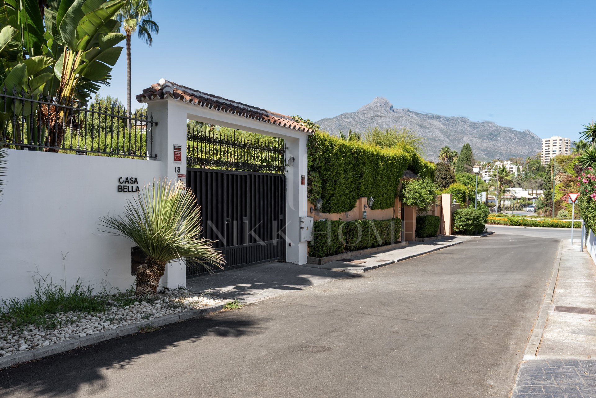 Modern Nueva Andalucía Villa