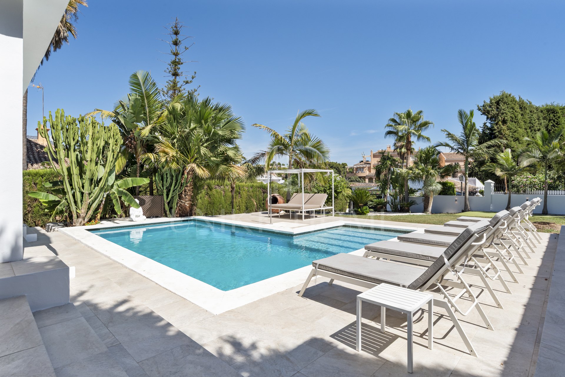 Modern Nueva Andalucía Villa