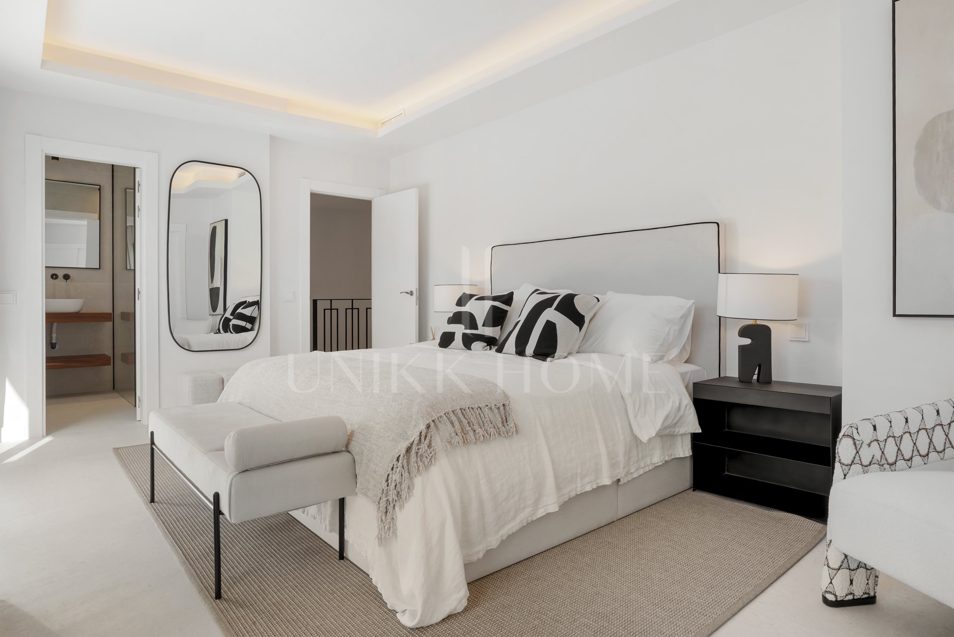 Luxury Frontline Golf Townhouse in Los Olivos, Nueva Andalucía