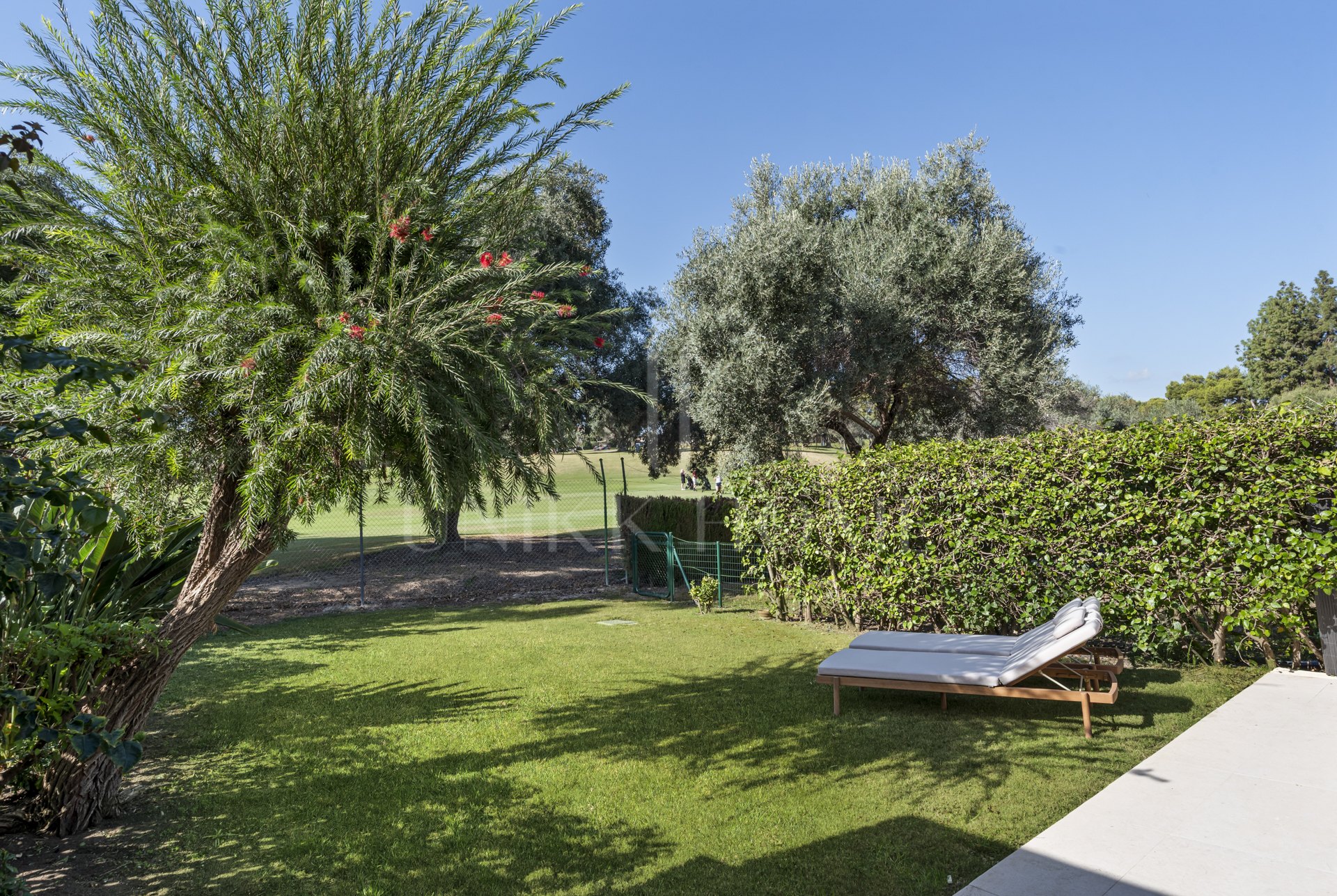 Luxury Frontline Golf Townhouse in Los Olivos, Nueva Andalucía